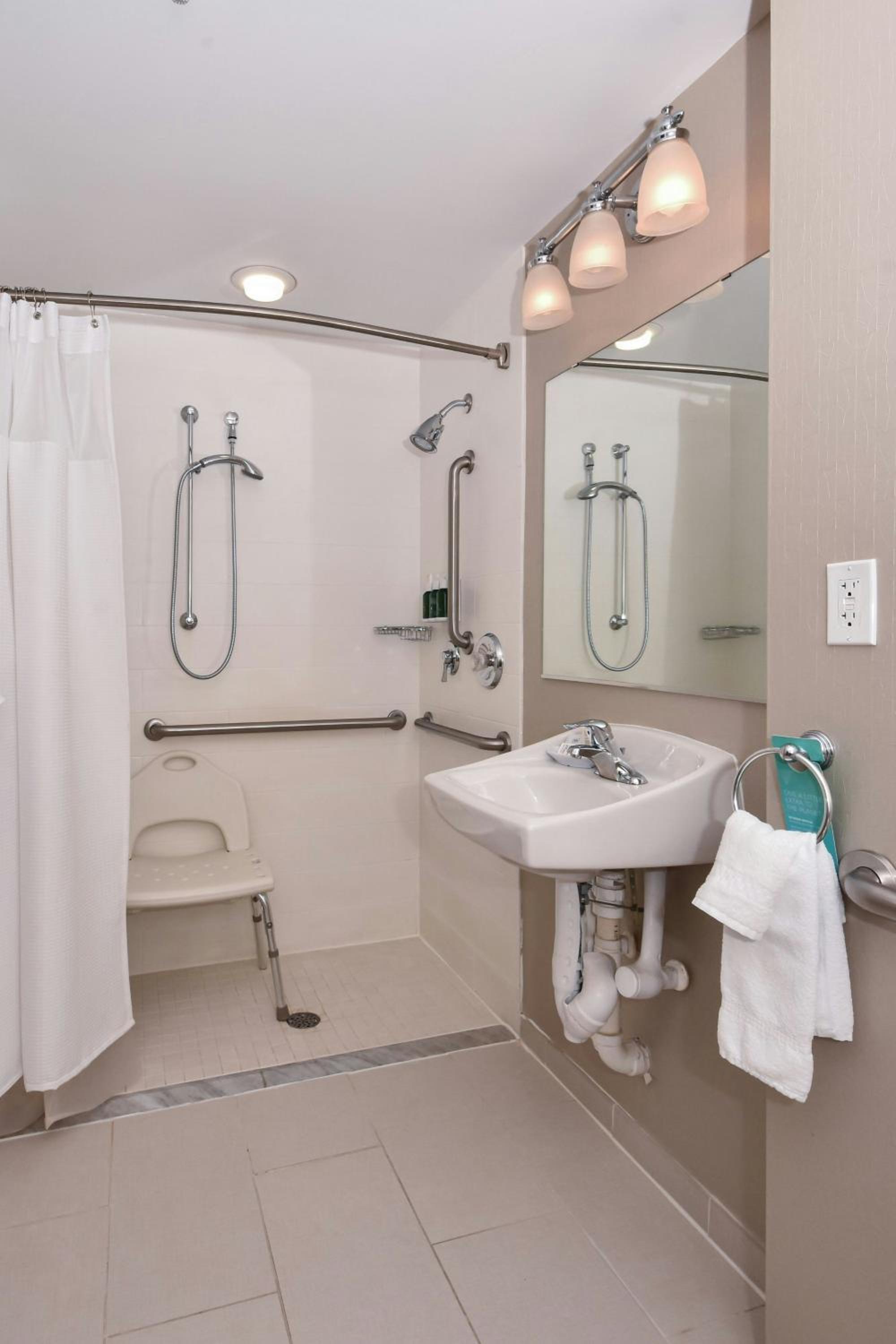 Queen Suite with Two Queen Beds and Sofa Bed - Hearing Accessible