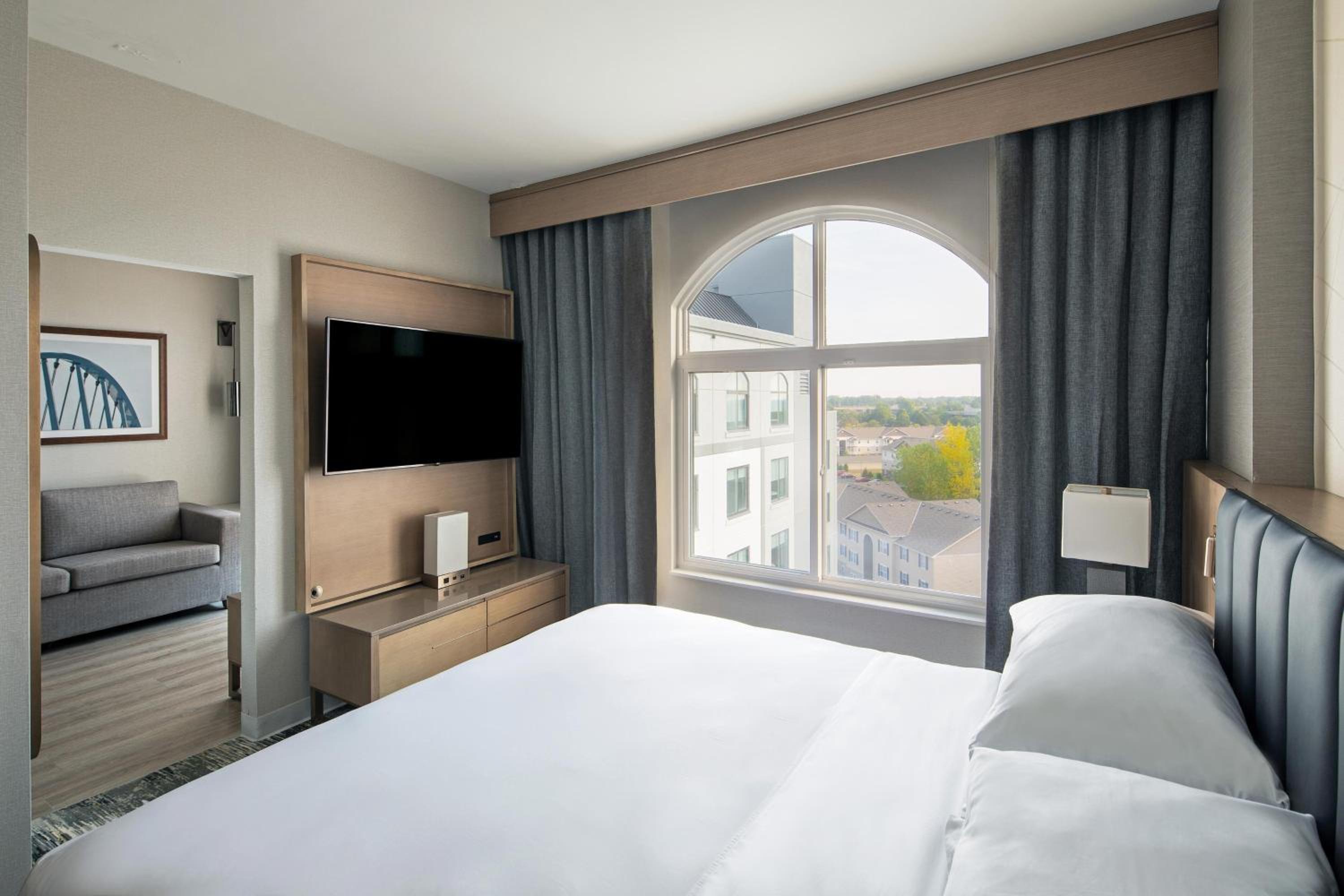 Queen Suite with Sofa Bed - Mobility/Hearing Accessible with Roll-In Shower  - Photo 4