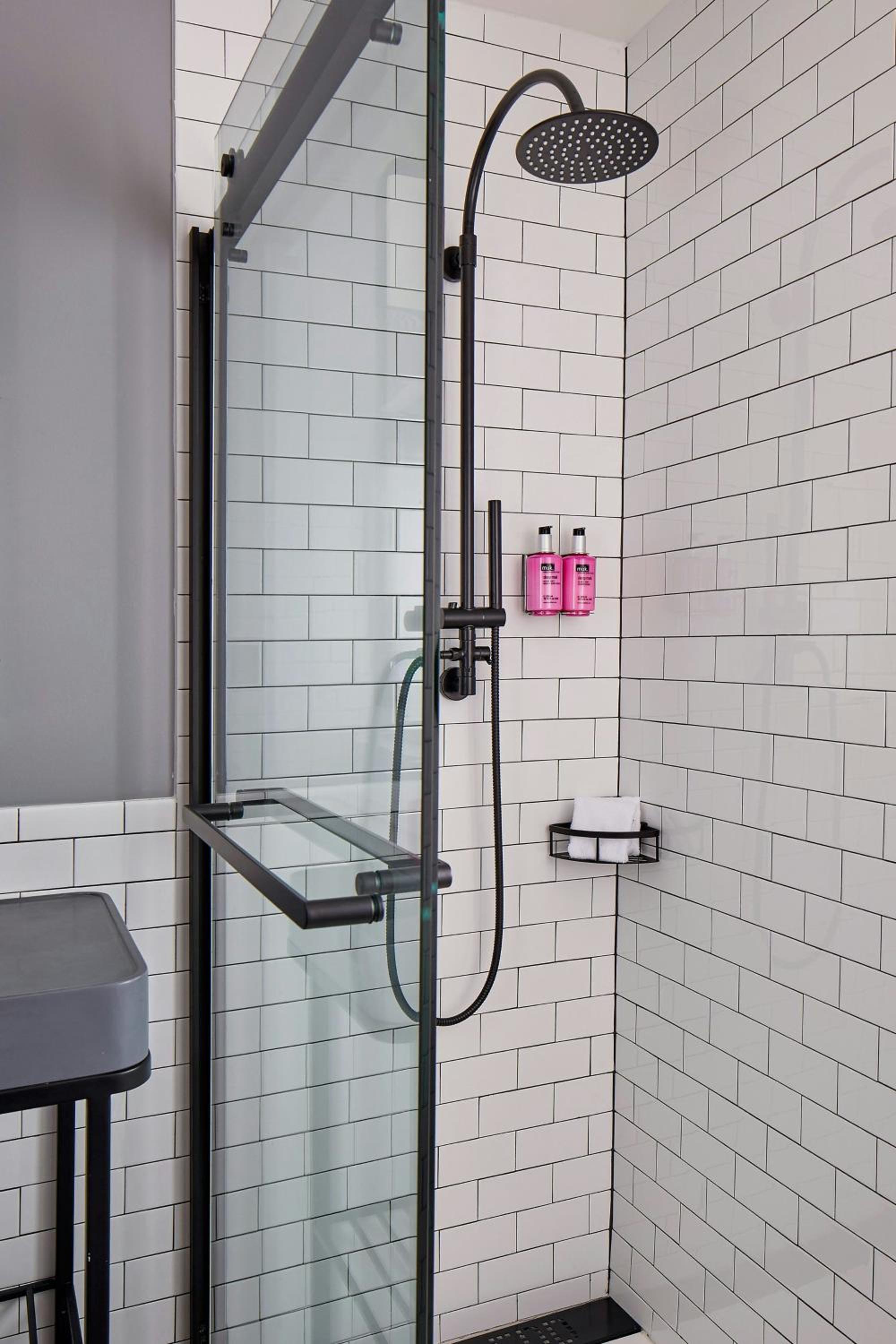 Queen Room - Hearing Accessible photo 1