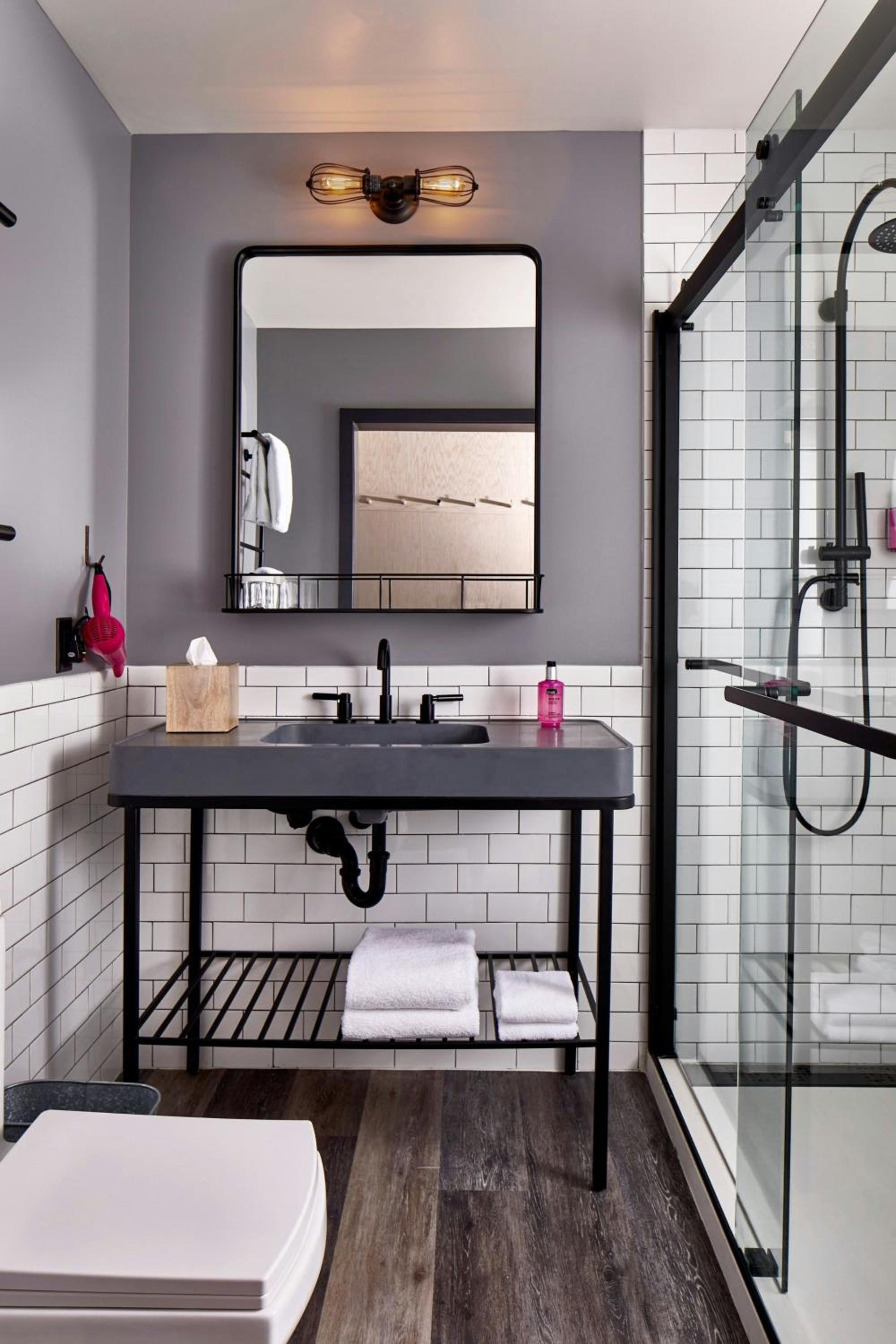 Queen Room with Two Queen Beds and Bathtub - Mobility Access