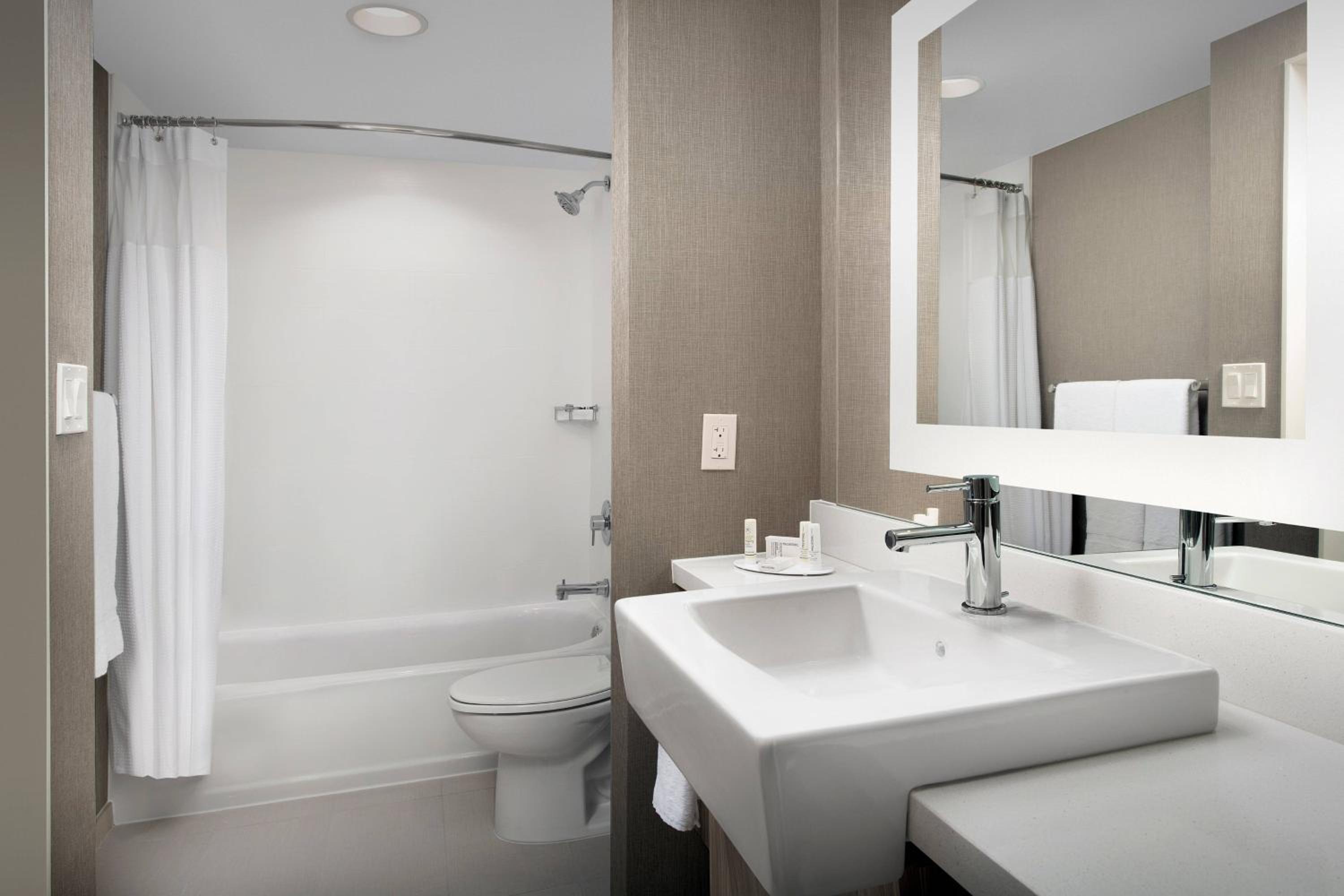 Queen Suite with Two Queen Beds and Sofa Bed - Photo 5