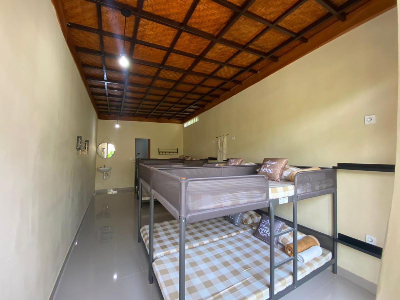 Family Suite with Balcony - Photo 4