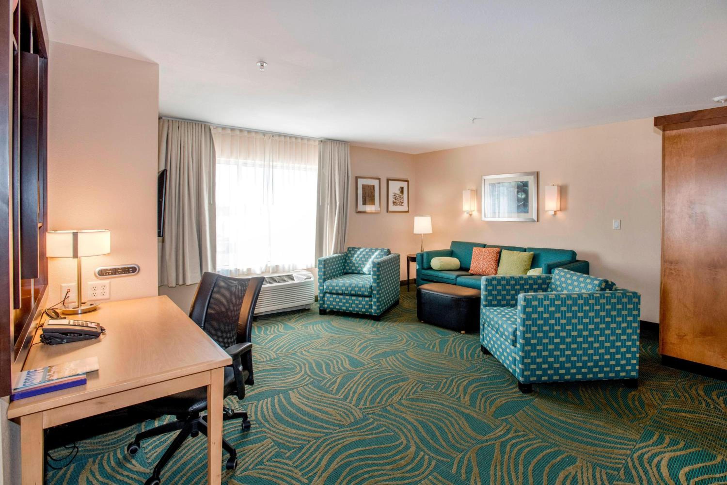 One-Bedroom Corner King Suite with Sofa Bed and Tub - Mobility/Hearing Accessible