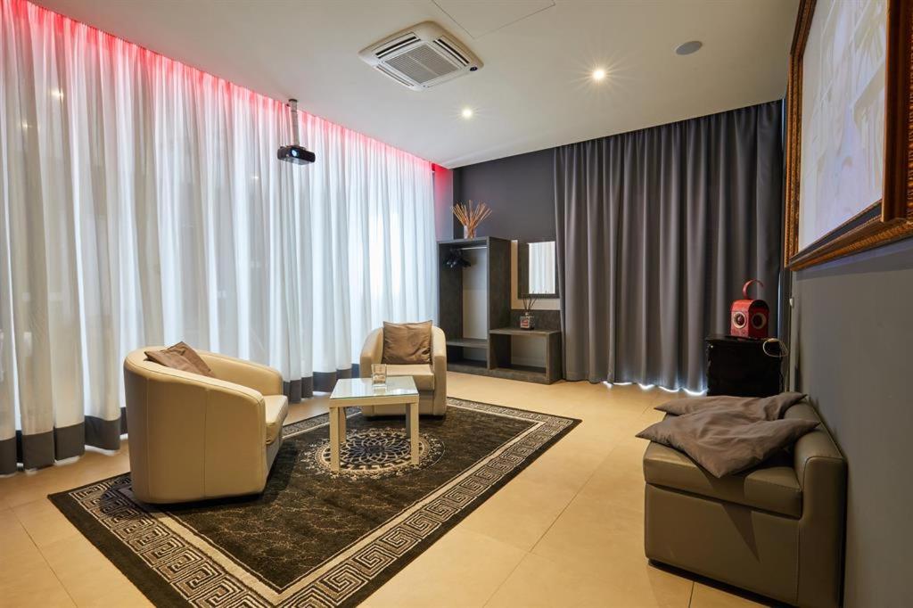 Deluxe Queen Studio photo 1