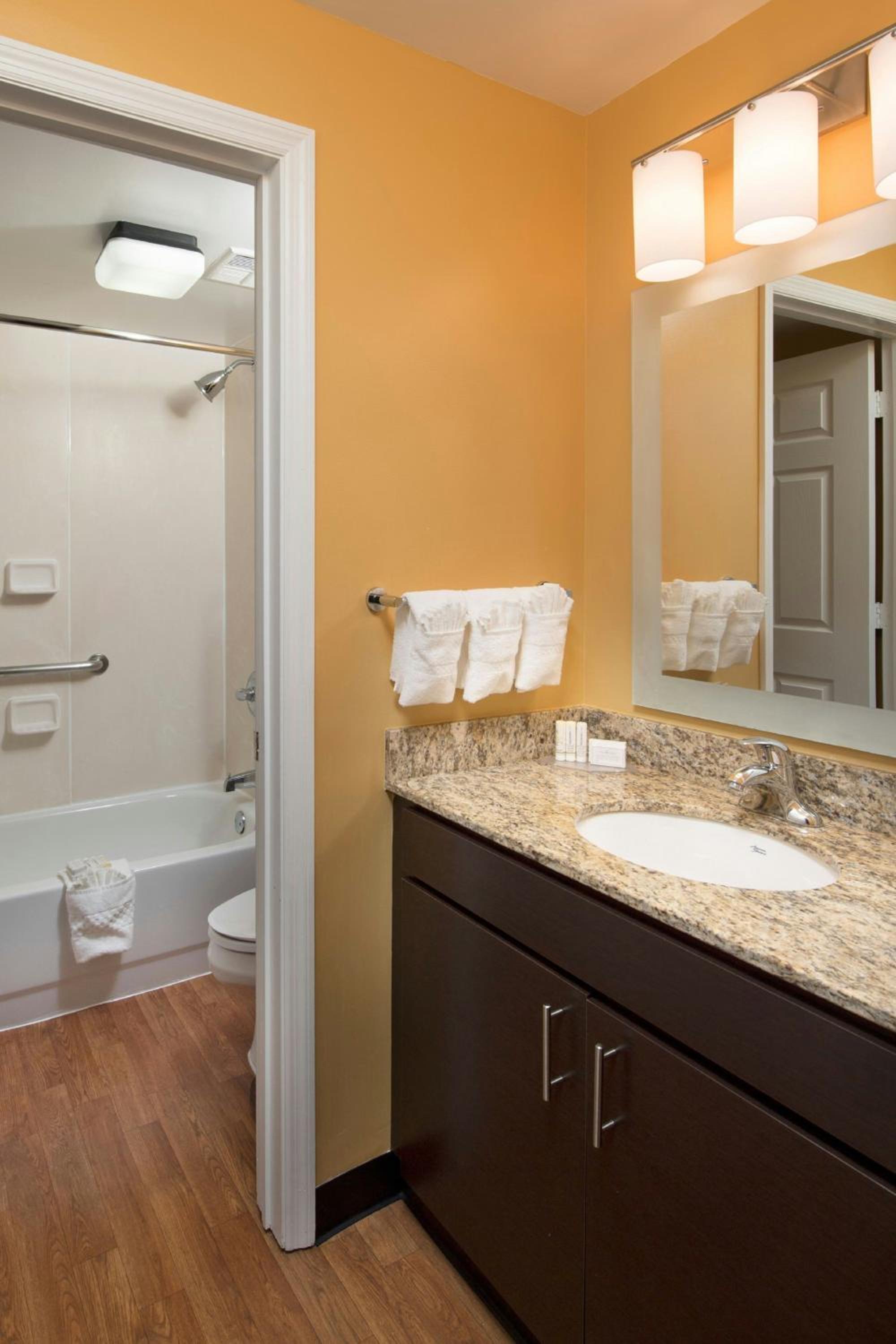 Queen Studio with Sofa Bed and Roll-in Shower - Mobility and Hearing Accessible photo 2