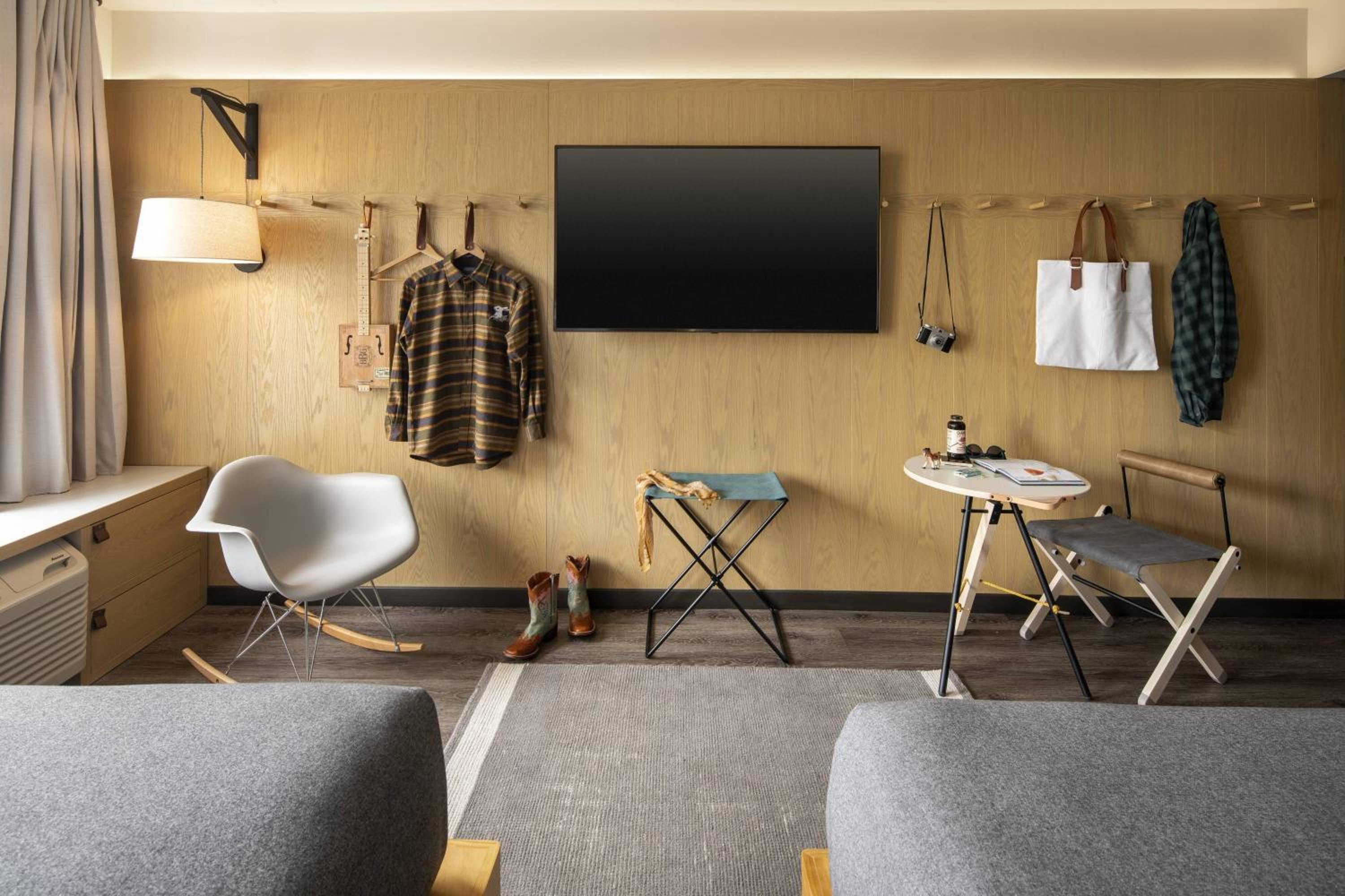 245 SQ FT (23 SQM), Larger Guest room, 2 Double (Hearing Accessible) - Photo 3