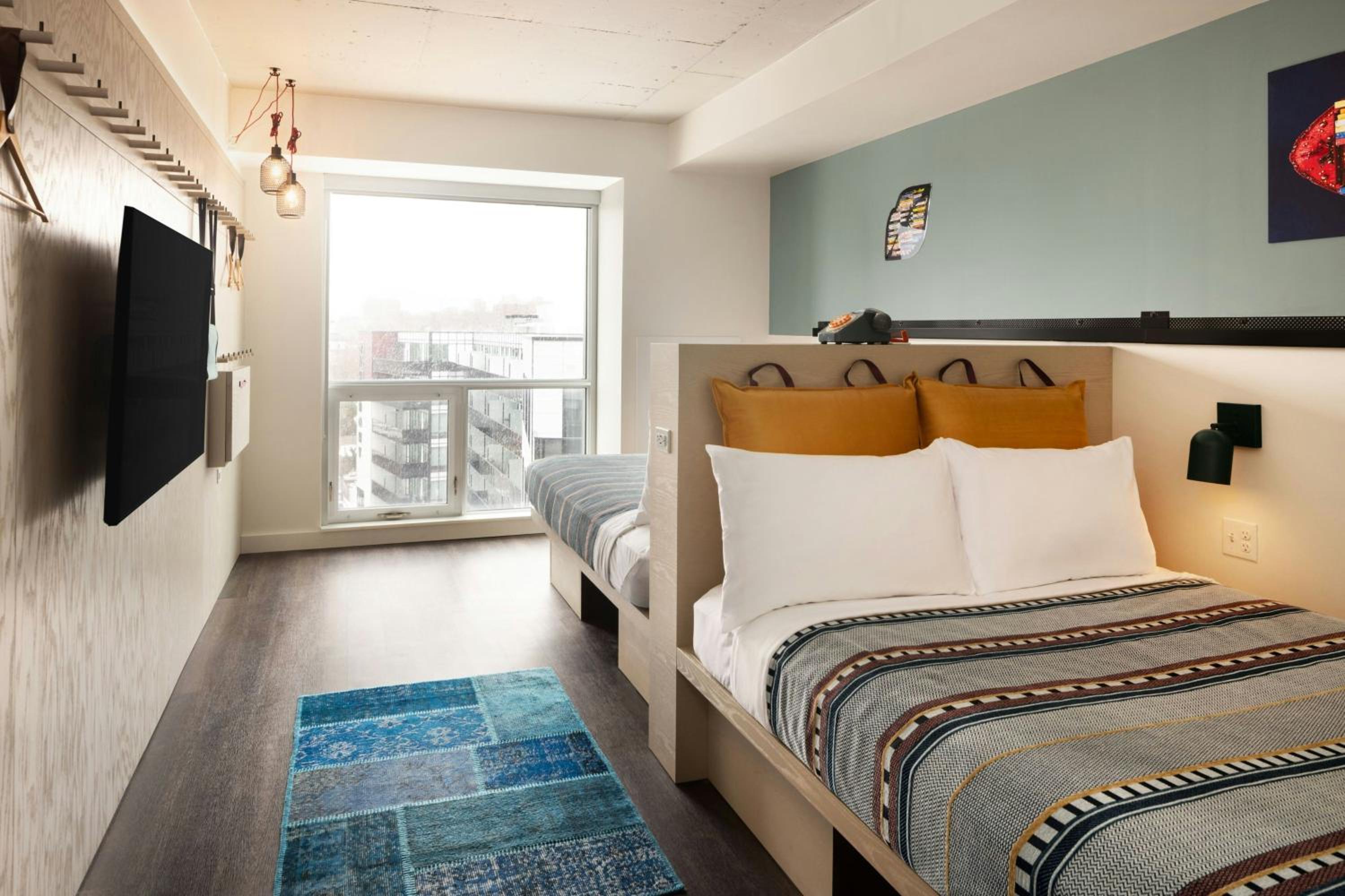 Queen Room with Two Queen Beds photo 2