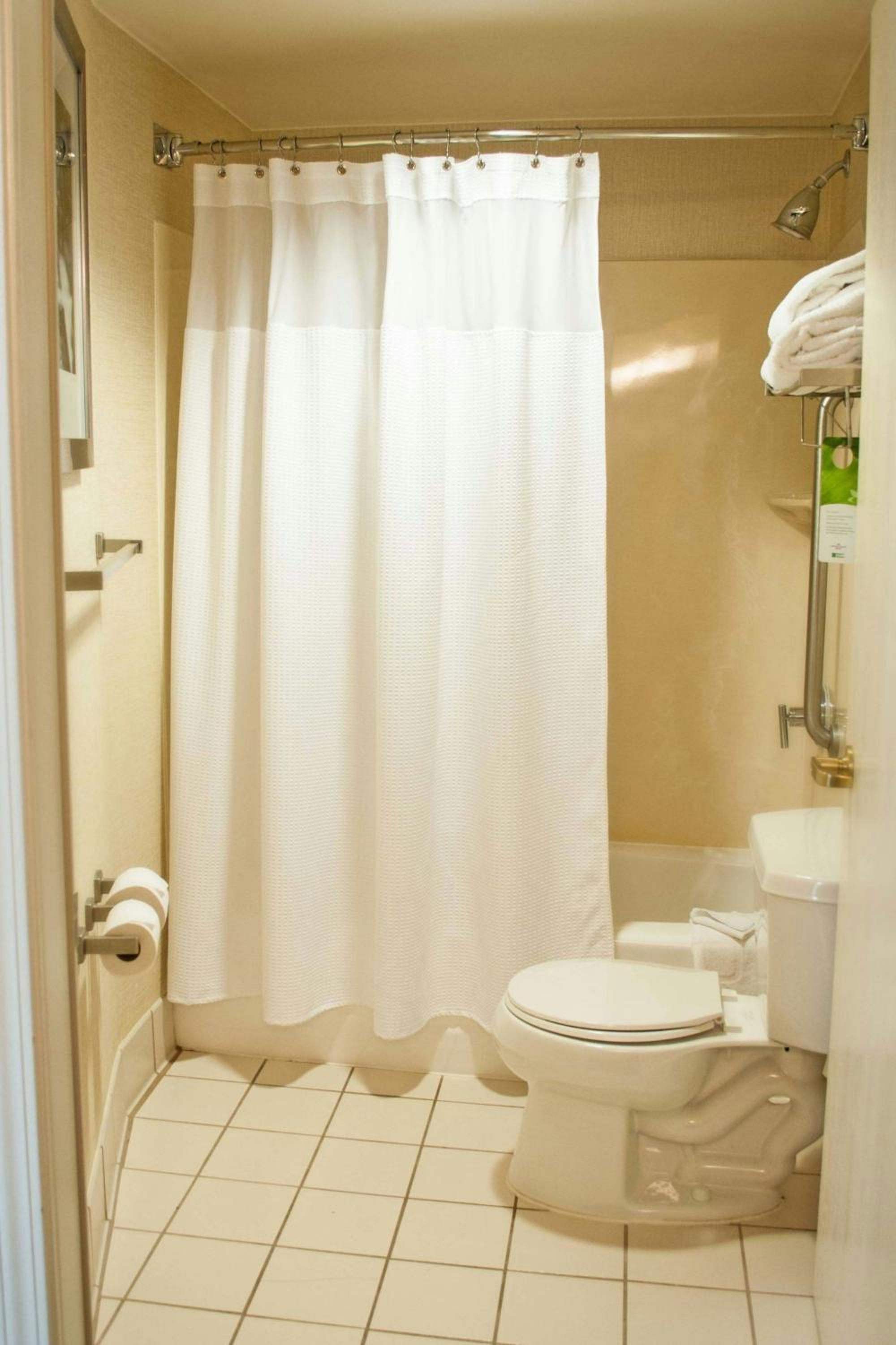 Newly Renovated, Suite, 1 King, Sofa bed (Mobility Accessible w/ Tub) - Photo 2