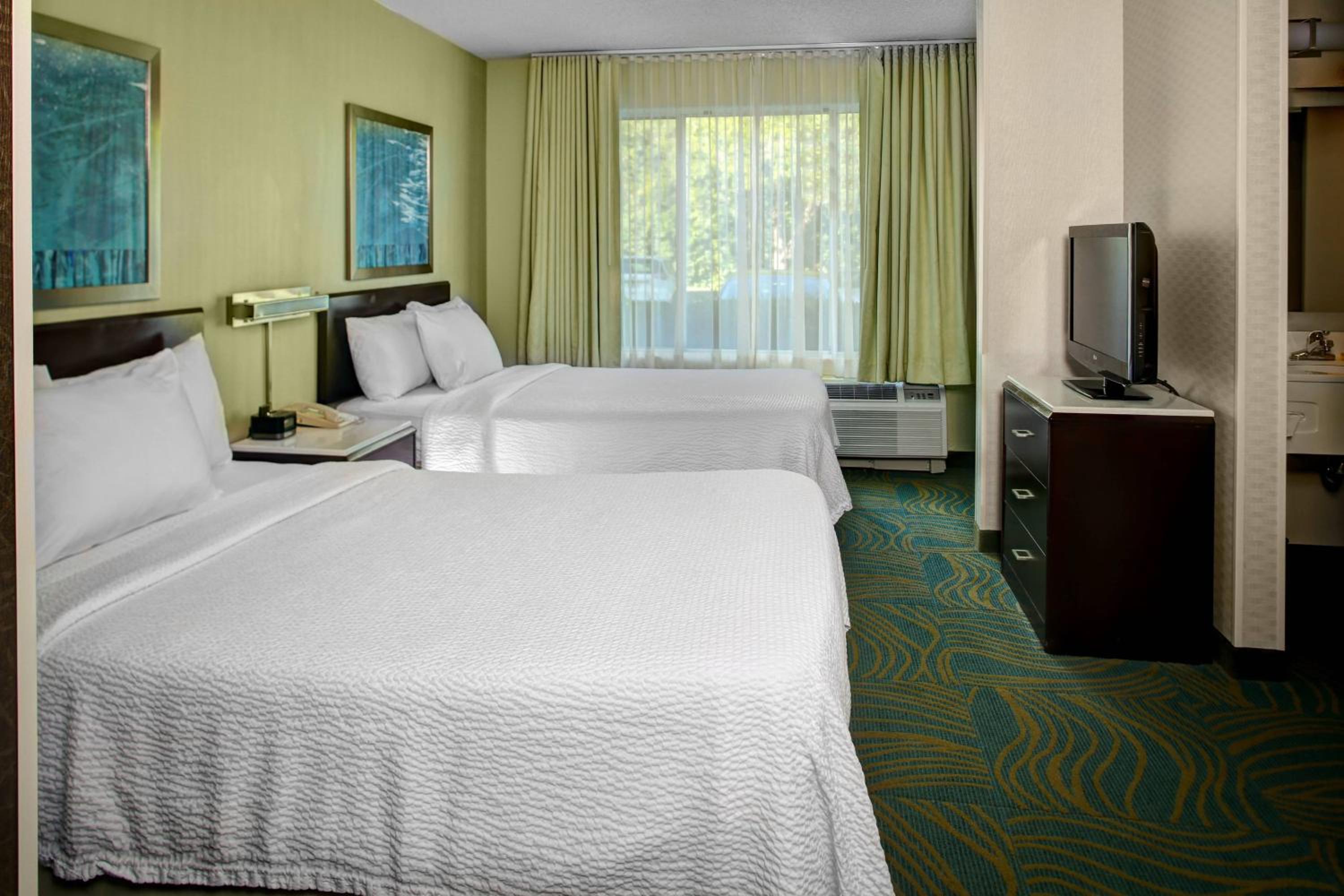 Queen Suite with Two Queen Beds and Roll-In Shower - Mobility Accessible - Photo 3