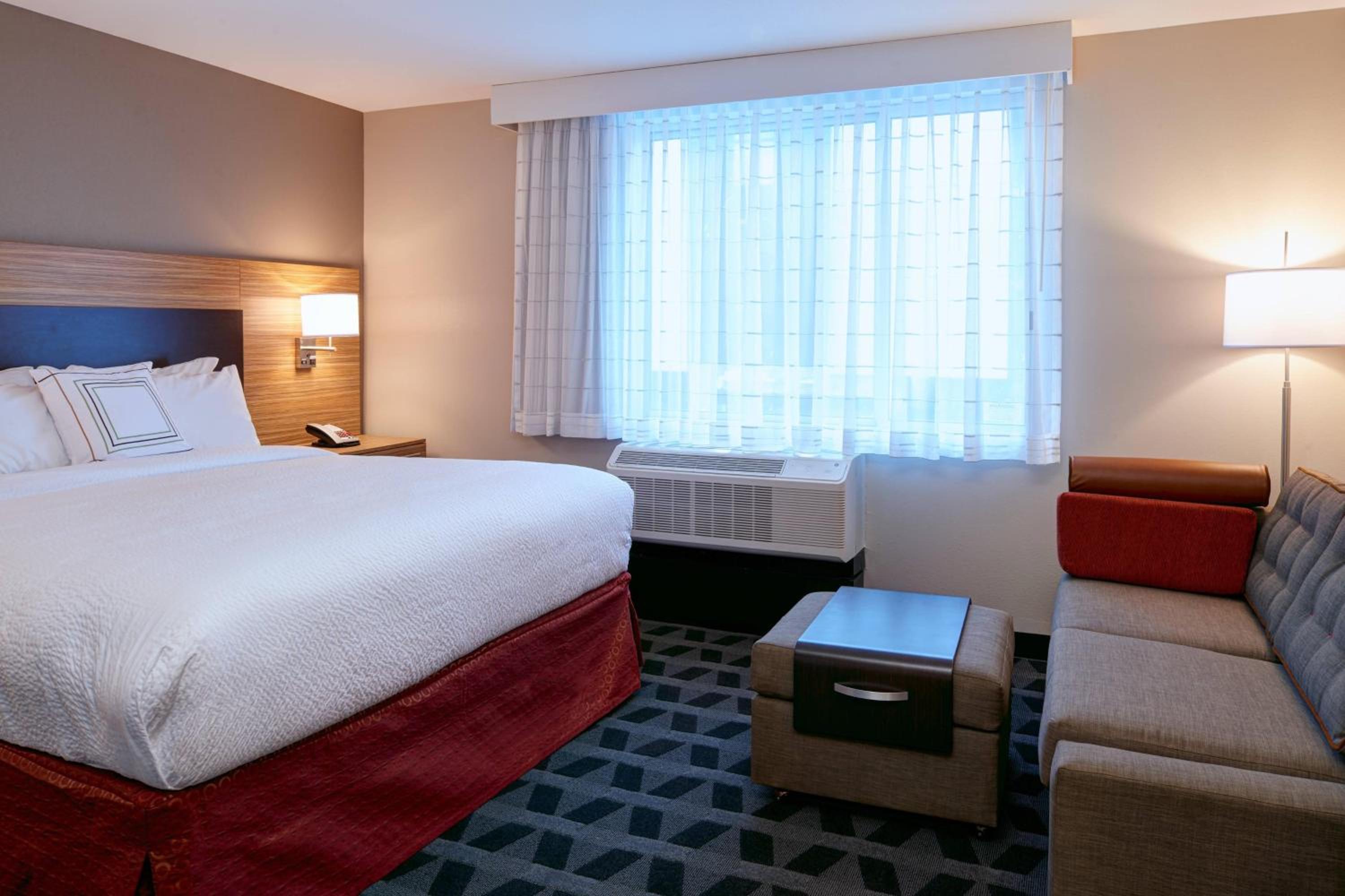 King Room with Tub - Mobility and Hearing Accessible photo 1