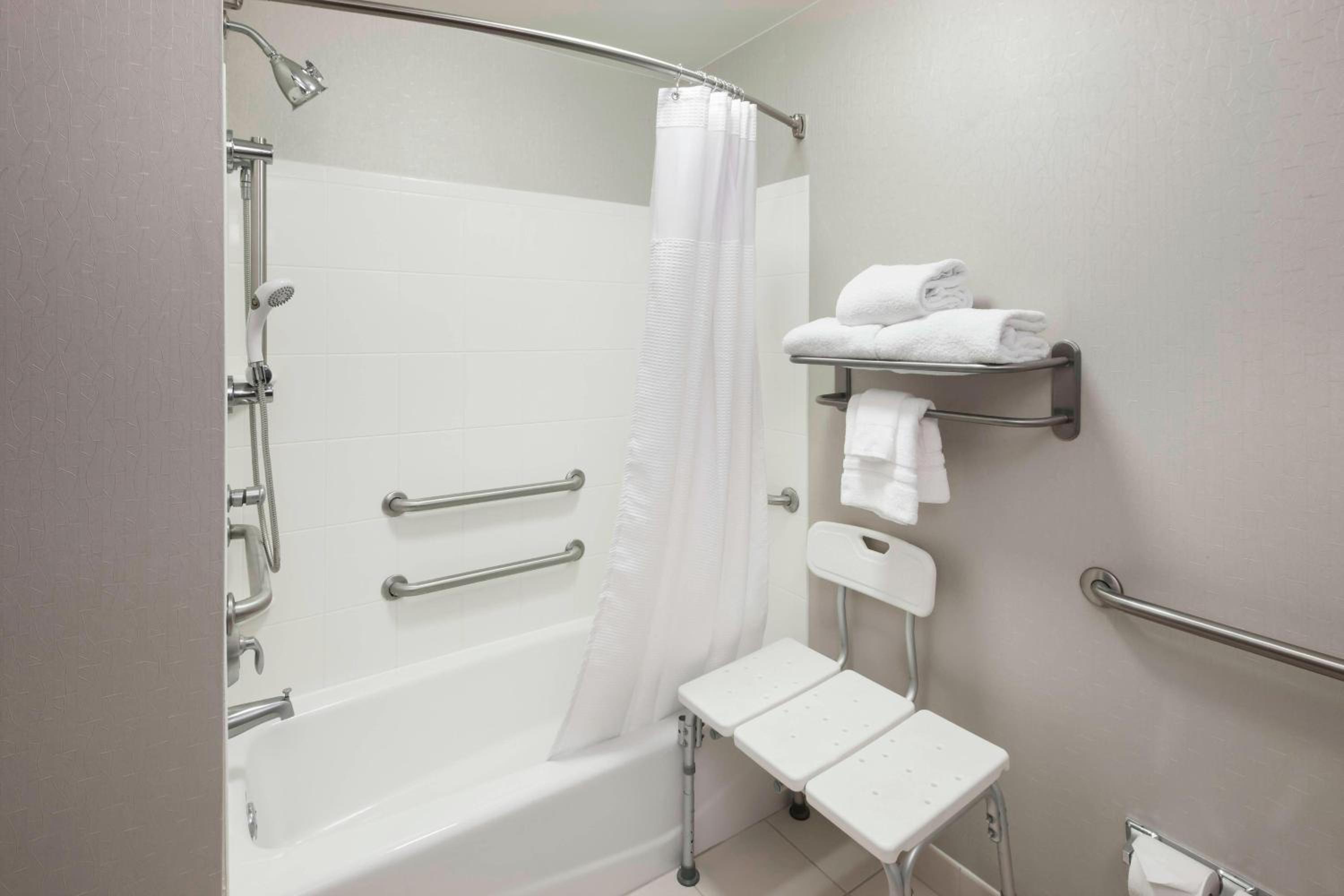 One-Bedroom Suite with Two Double Beds and Trundle Sofa - Photo 5