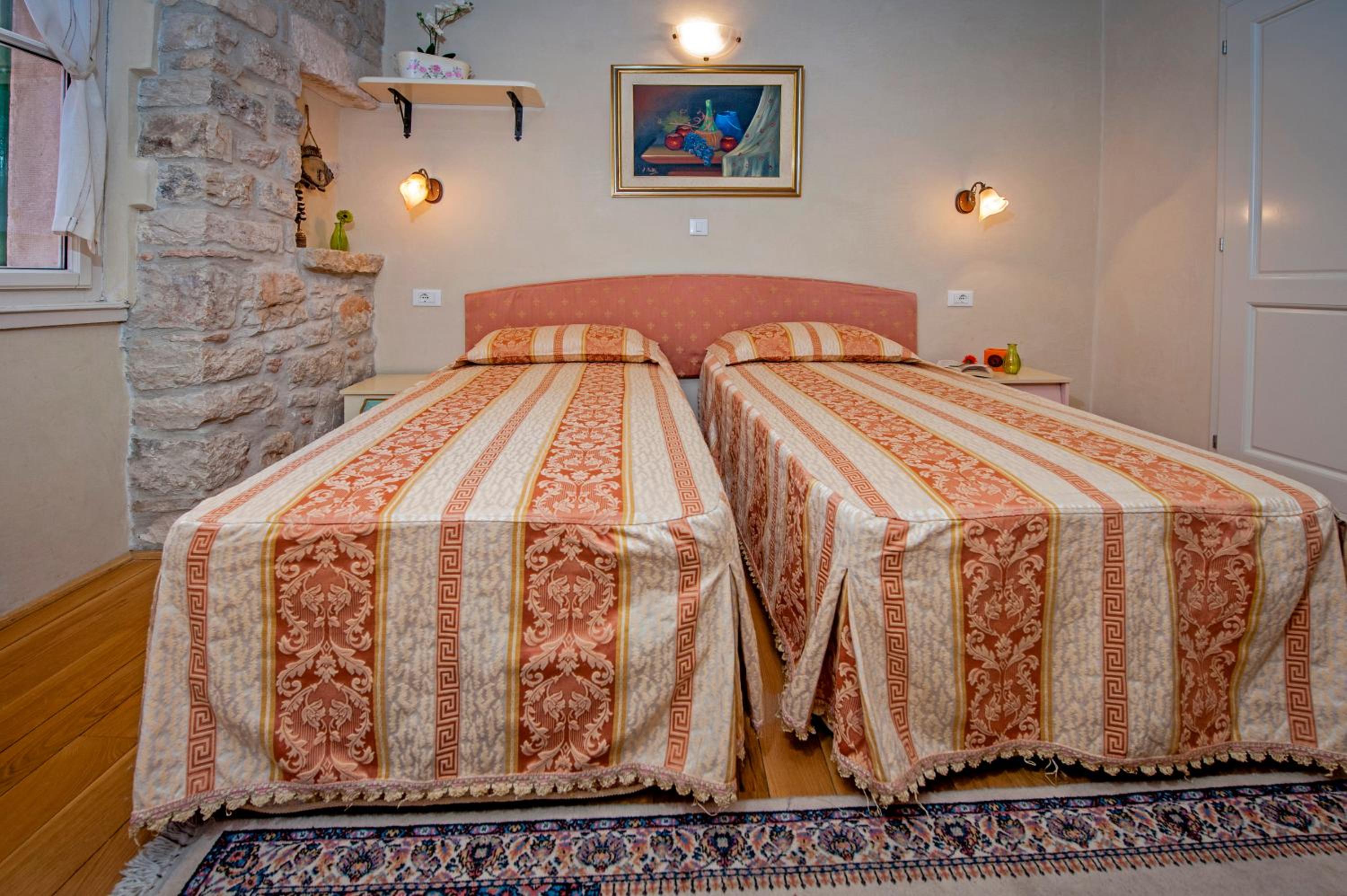Comfort Double Room with Kitchenette - Photo 3