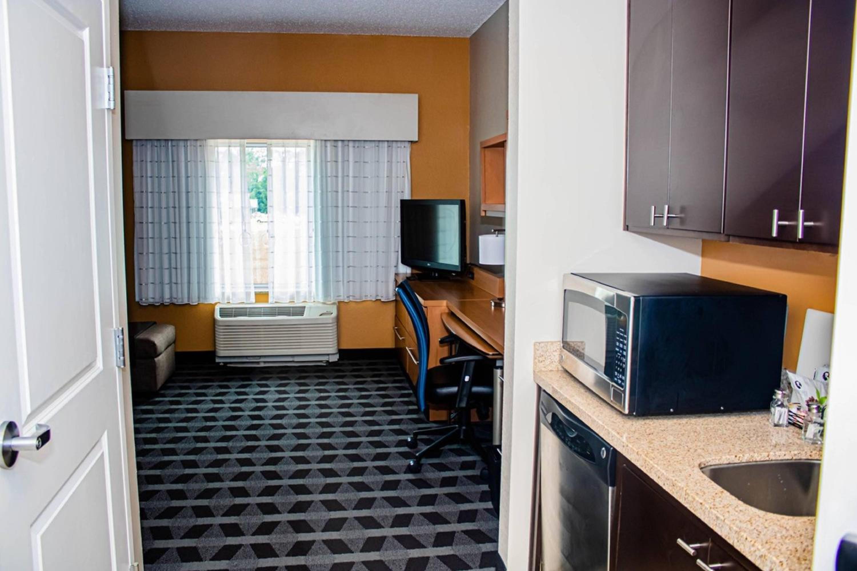 One-Bedroom Queen Suite with Sofa Bed - Hearing Accessible photo 2