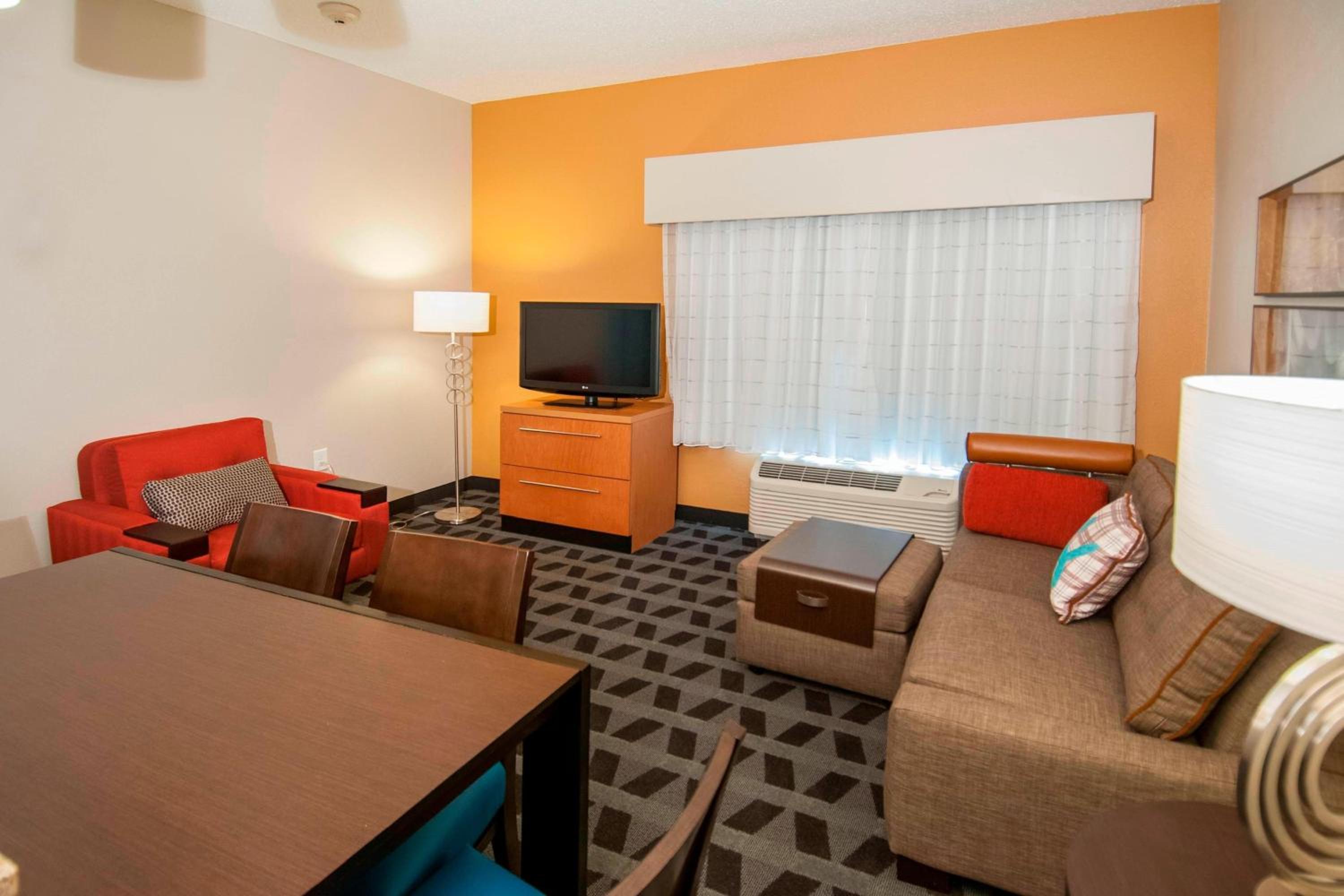 Two-Bedroom Suite with Adapted Tub - Mobility and Hearing Accessible photo 2