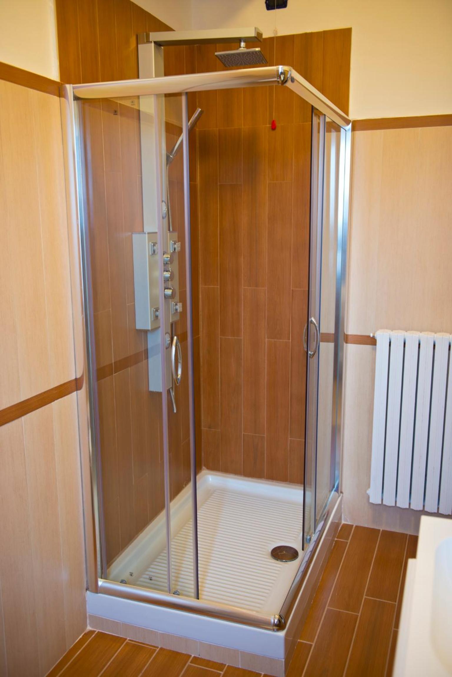 Quadruple Room with Private Bathroom photo 2