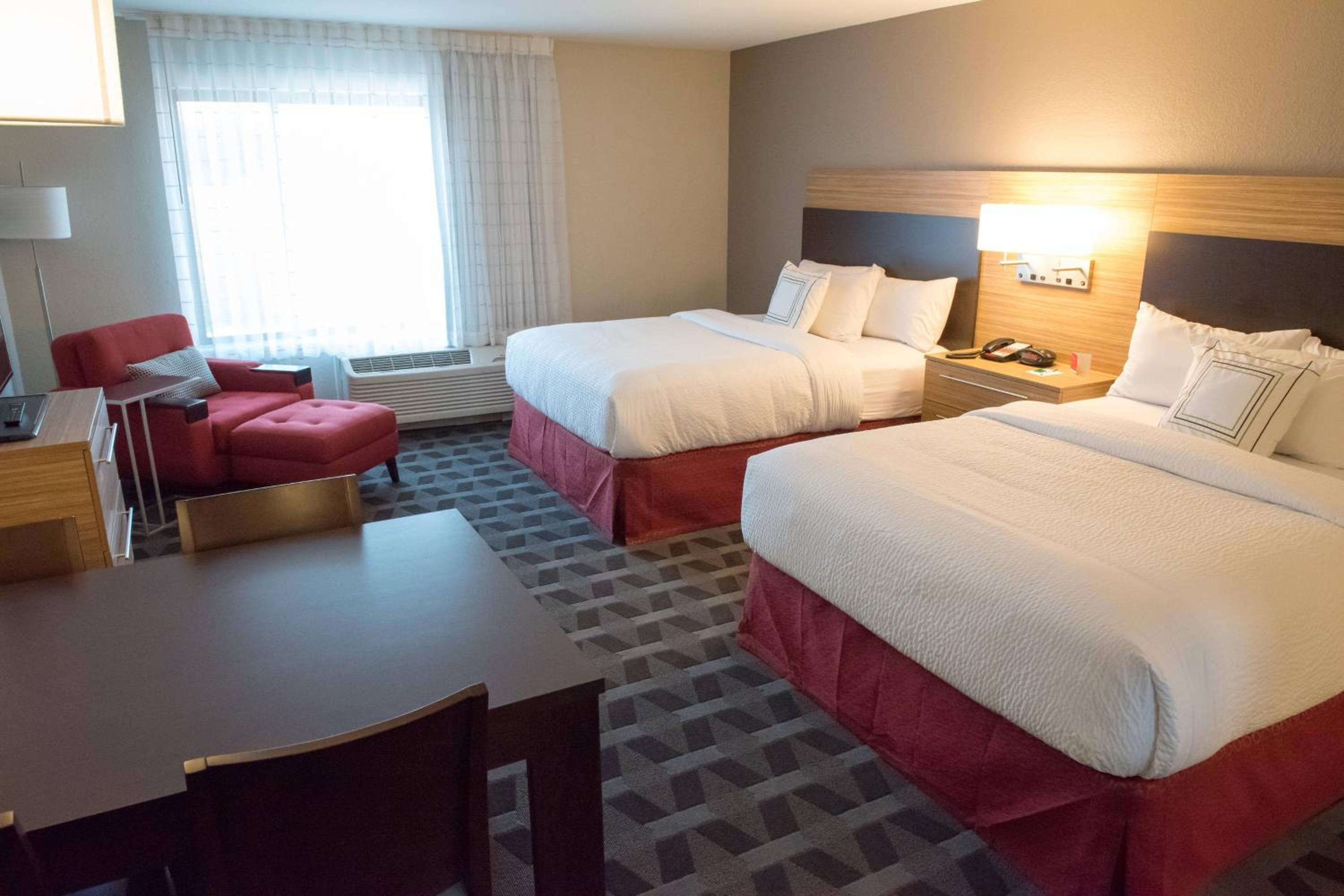 Studio with Two Queen Beds - Hearing Accessible