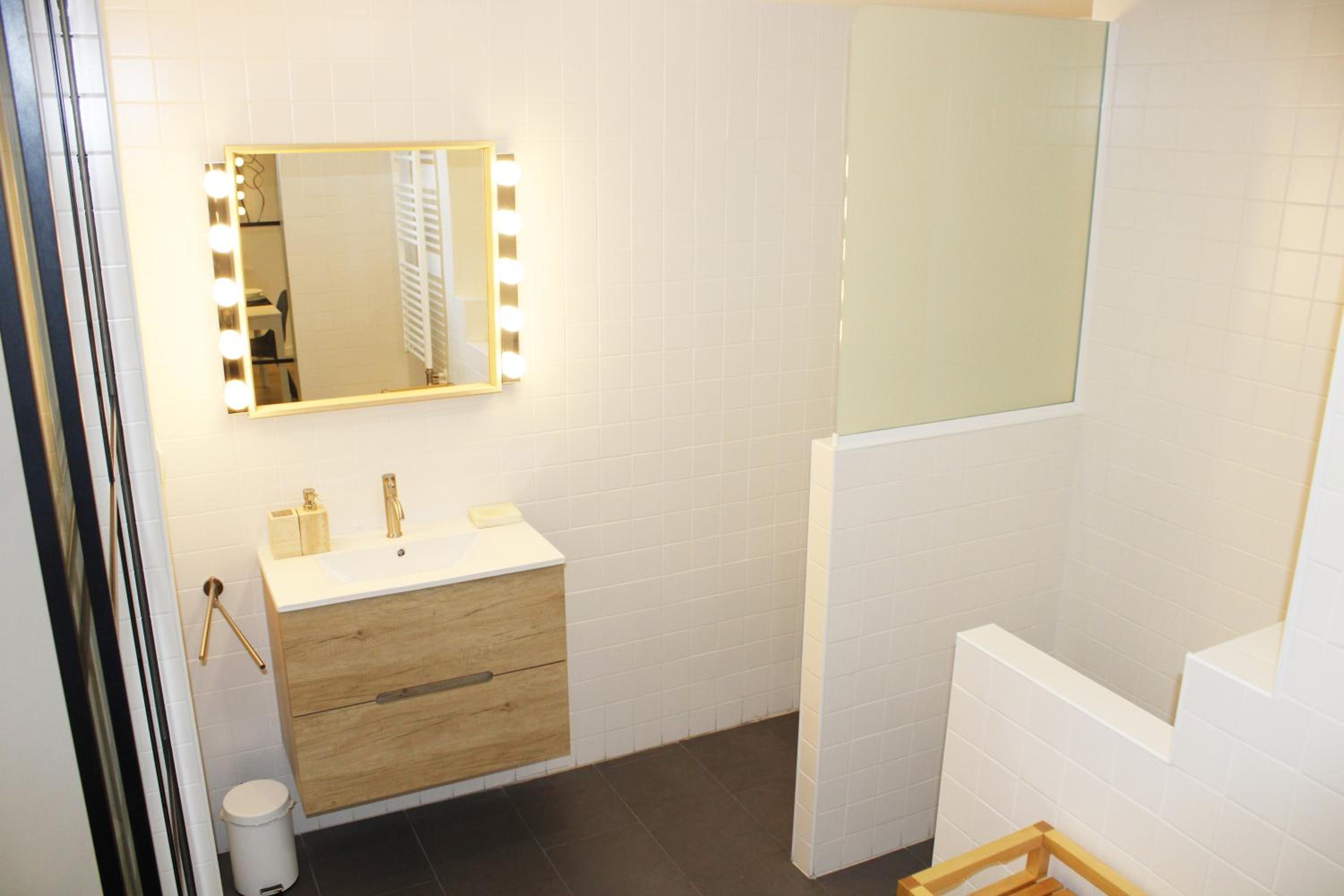 One-Bedroom Apartment - Photo 22