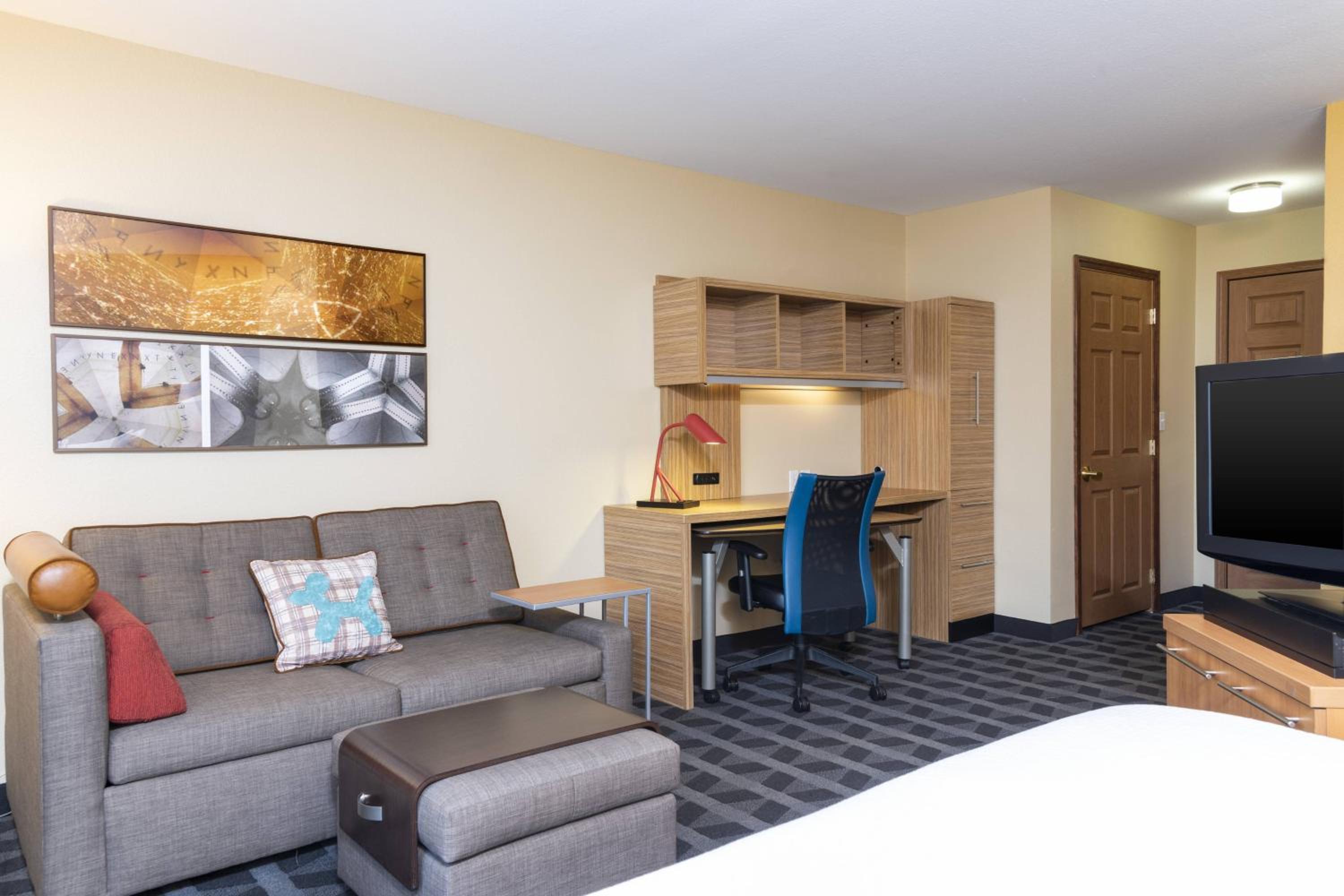 Queen Studio with Sofa Bed - Hearing Accessible - Photo 1