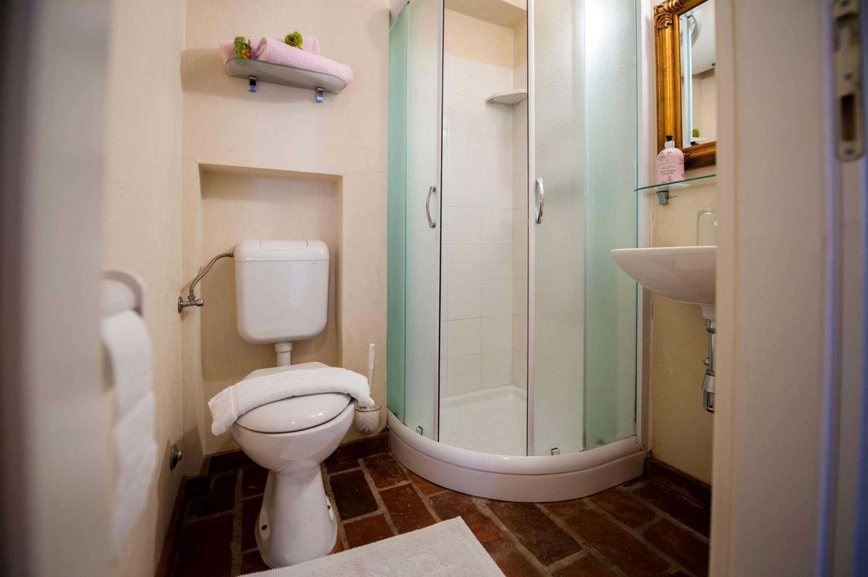 Comfort Double Room with Kitchenette - Photo 7