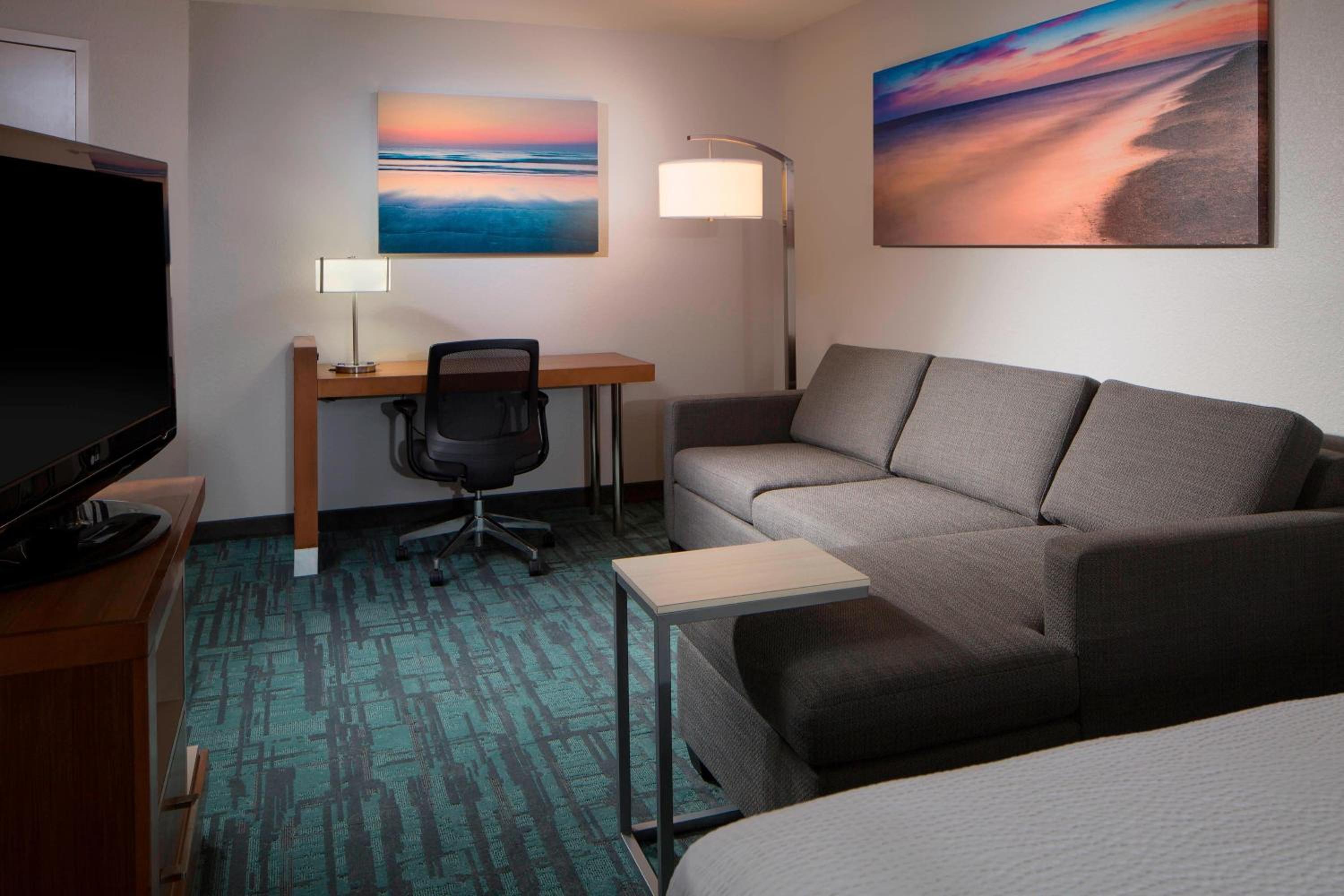 Queen Studio with Sofa Bed - Hearing Accessible photo 2