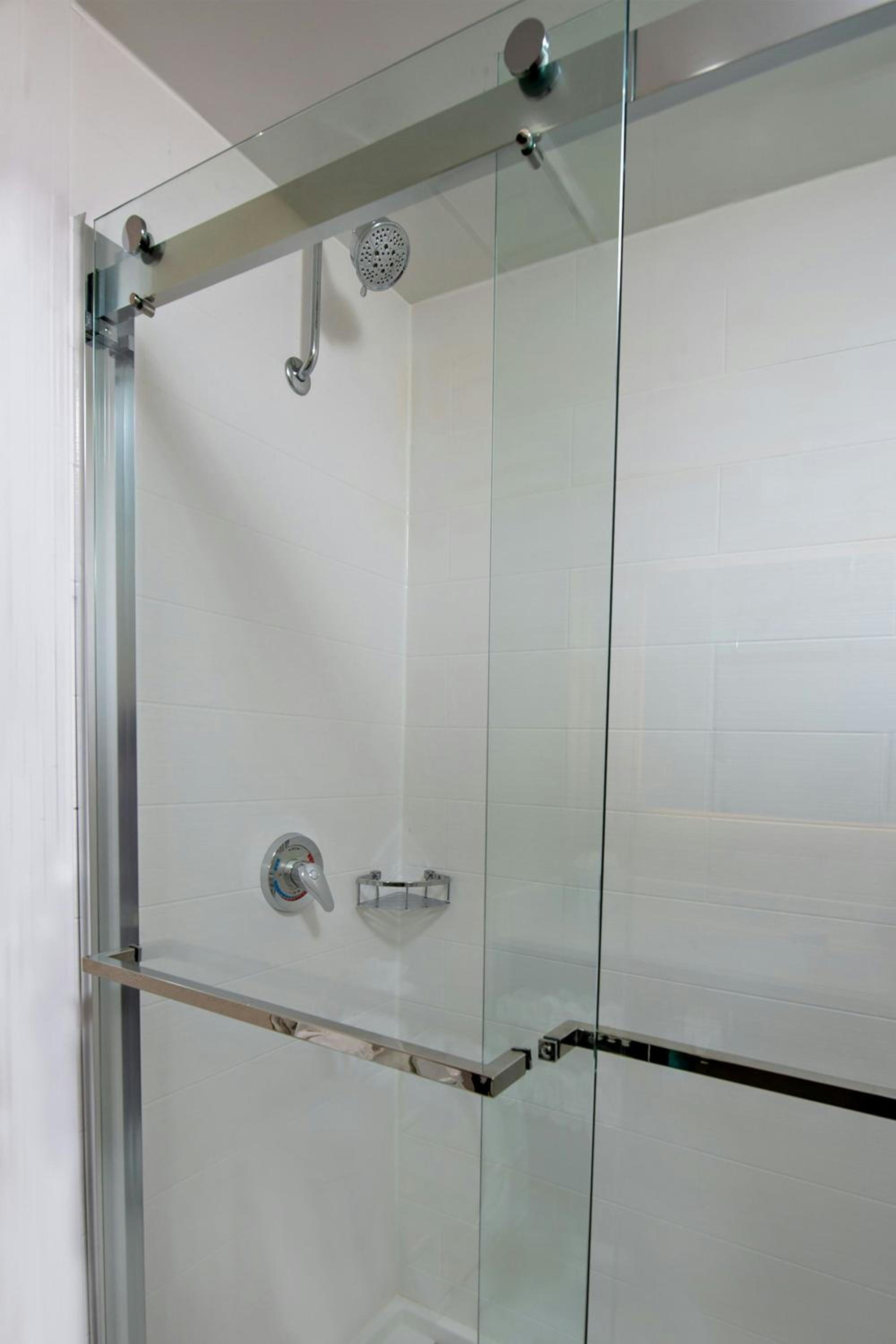 Queen Suite with Sofa Bed and Adapted Tub - Mobility and Hearing Accessible - Photo 6