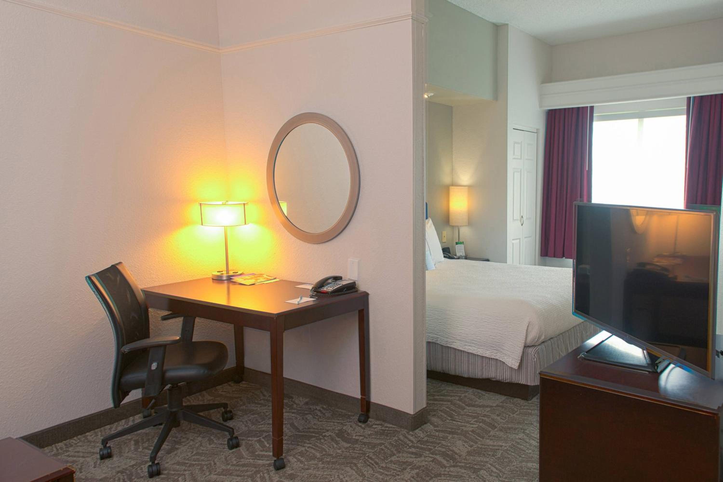 King Suite with Bathtub and Sofa Bed - Mobility Access/Hearing Accessible - Photo 2