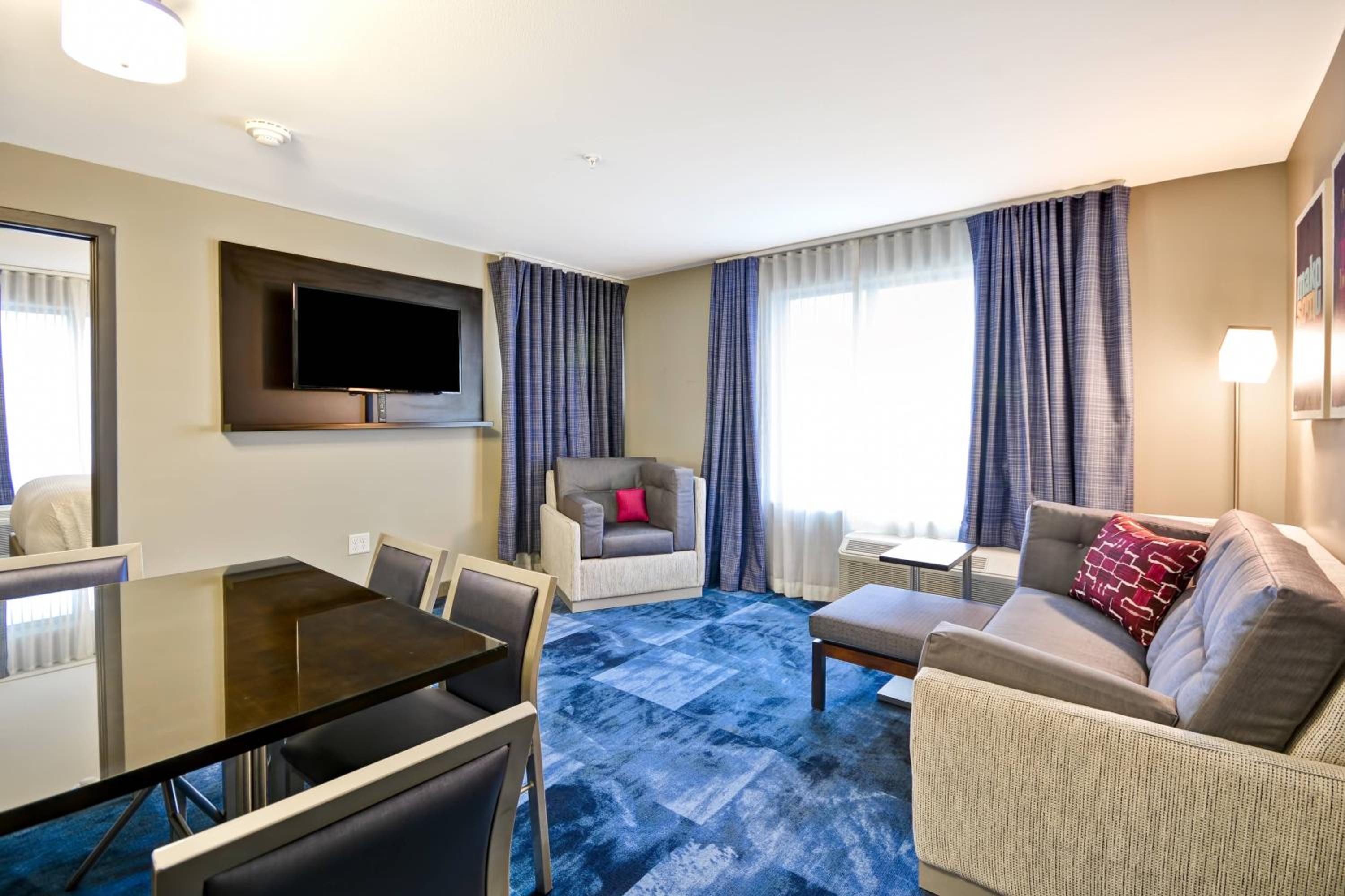 Two-Bedroom Suite photo 2