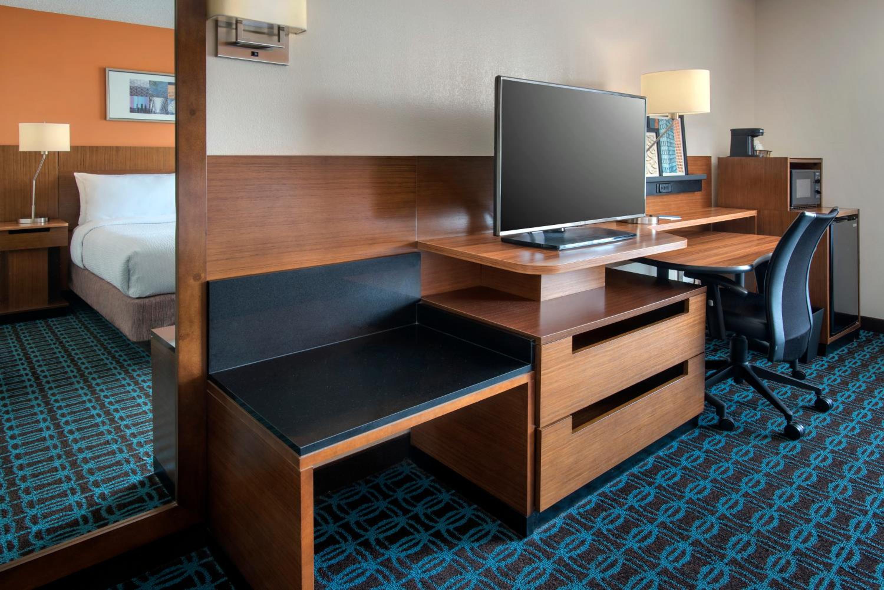 Queen Room with Two Queen Beds - Hearing Accessible - Photo 1