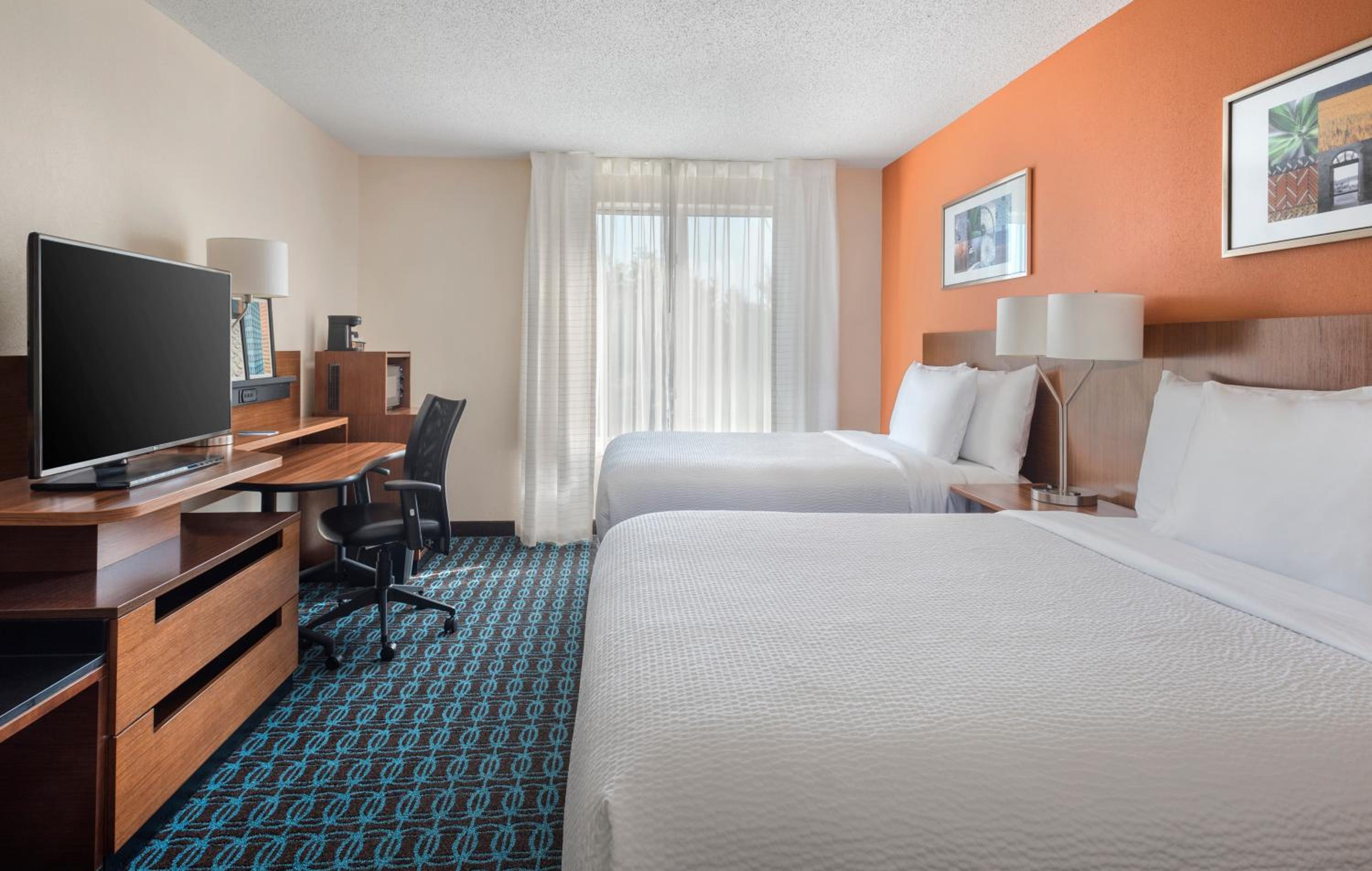 Queen Room with Two Queen Beds - Hearing Accessible - Photo 2