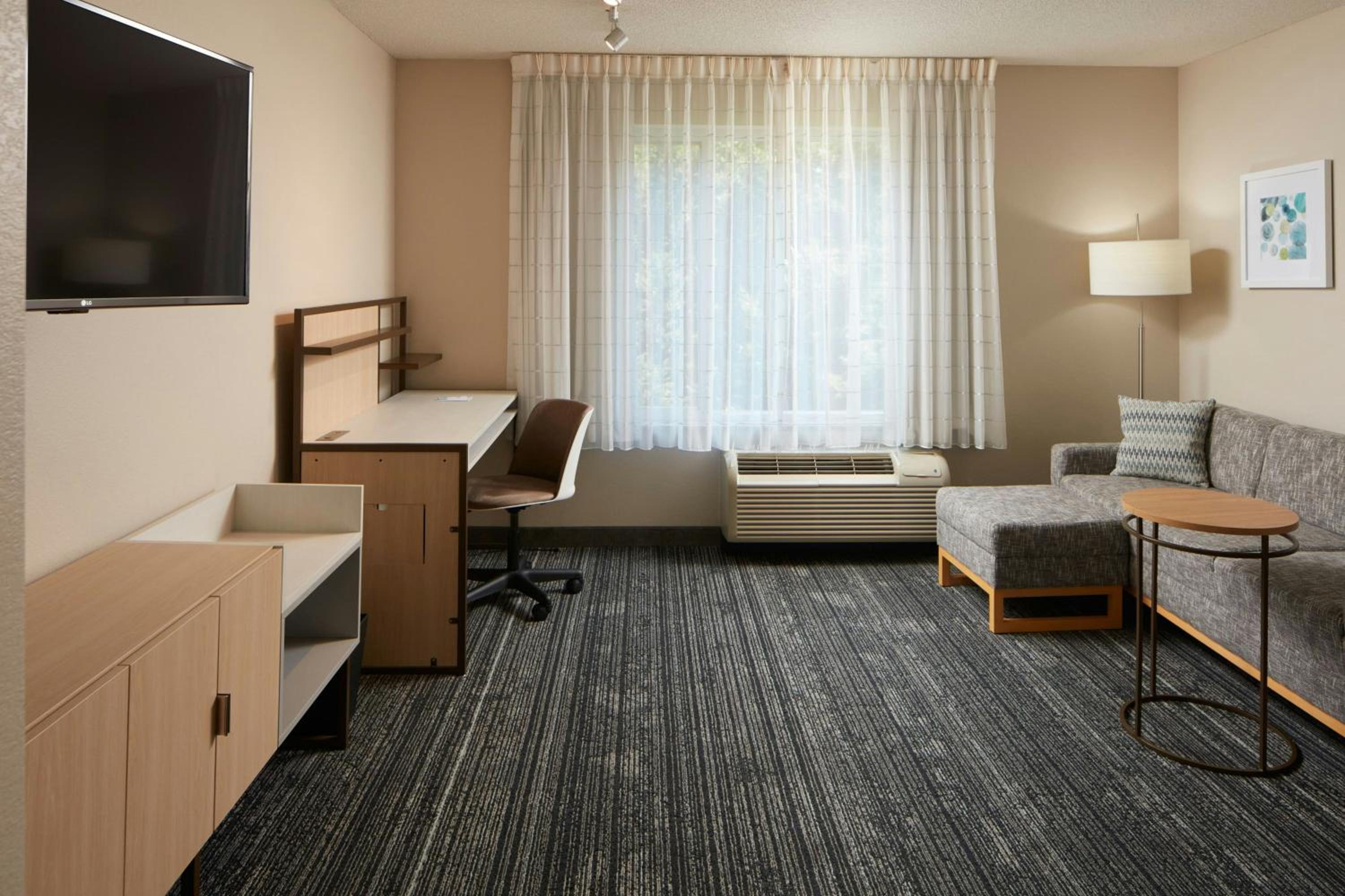 One-Bedroom Queen Suite with Sofa Bed and Adapted Tub - Mobility and Hearing Accessible photo 1