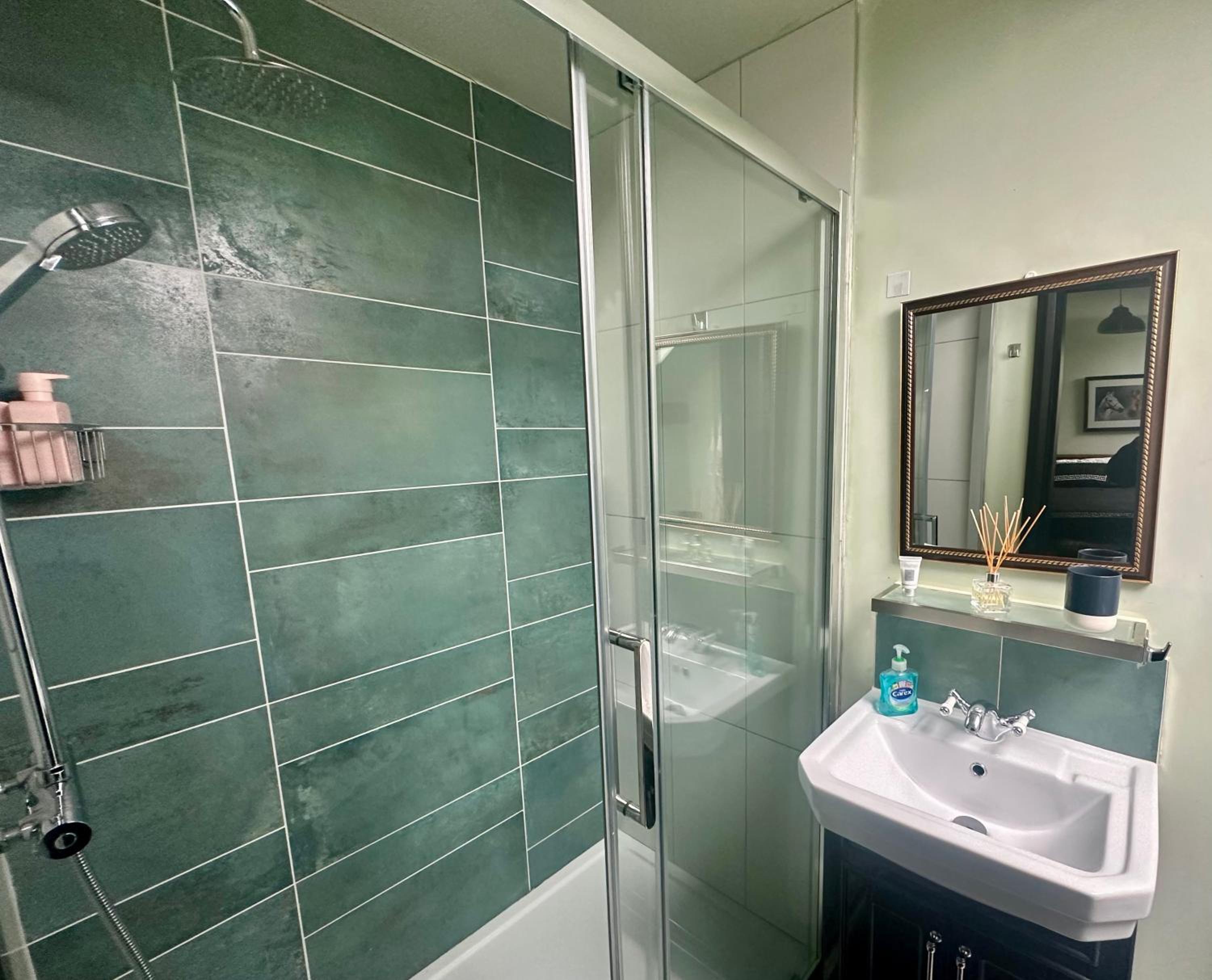 Deluxe Double Room with Shower photo 3