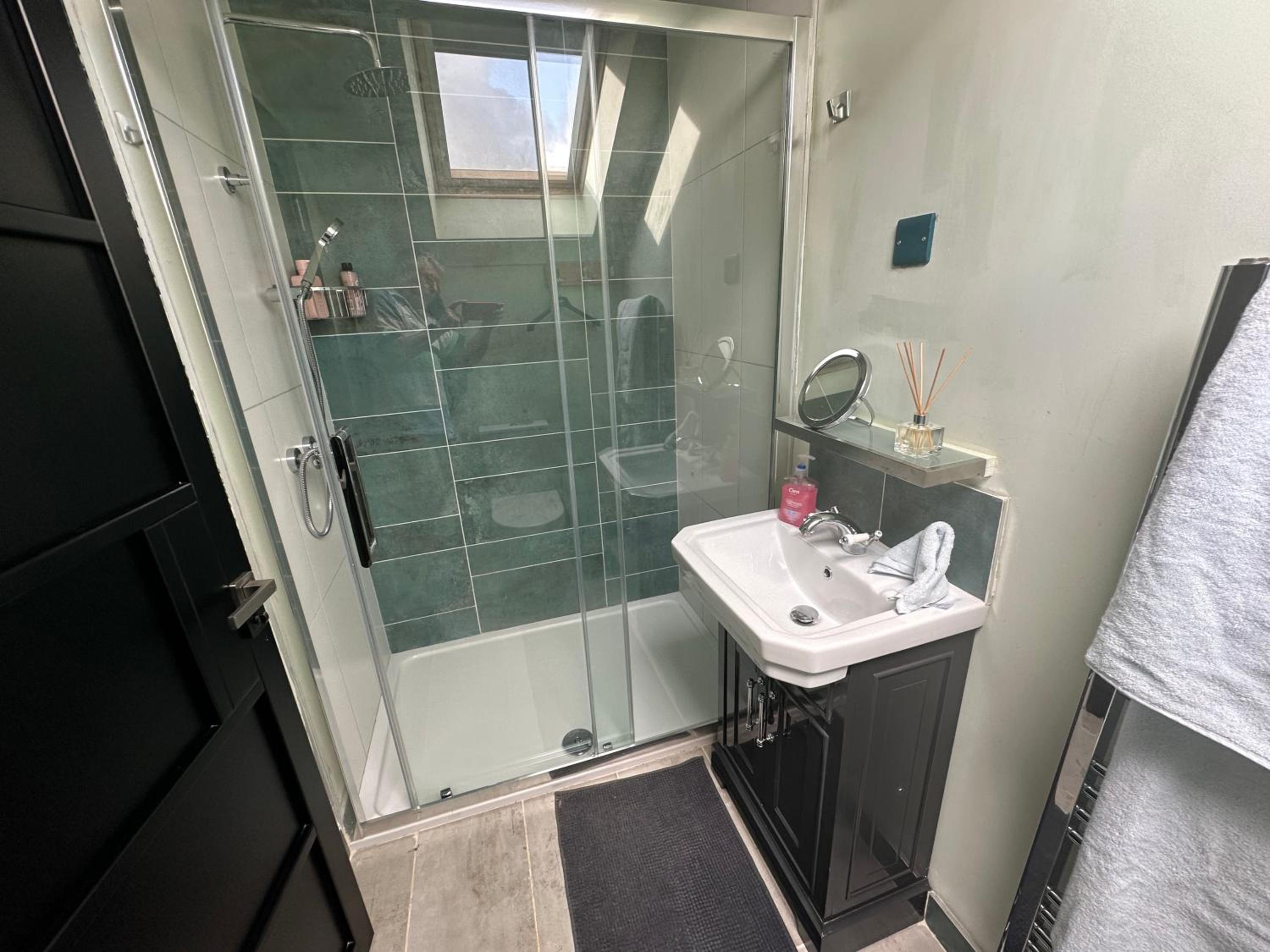 Deluxe Double Room with Shower photo 2