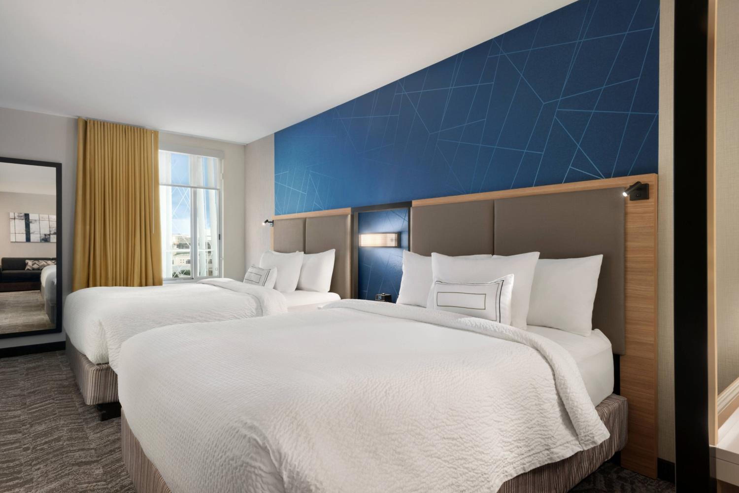 Suite with Two Queen Beds, Sofa Bed and City View - Hearing Accessible photo 2