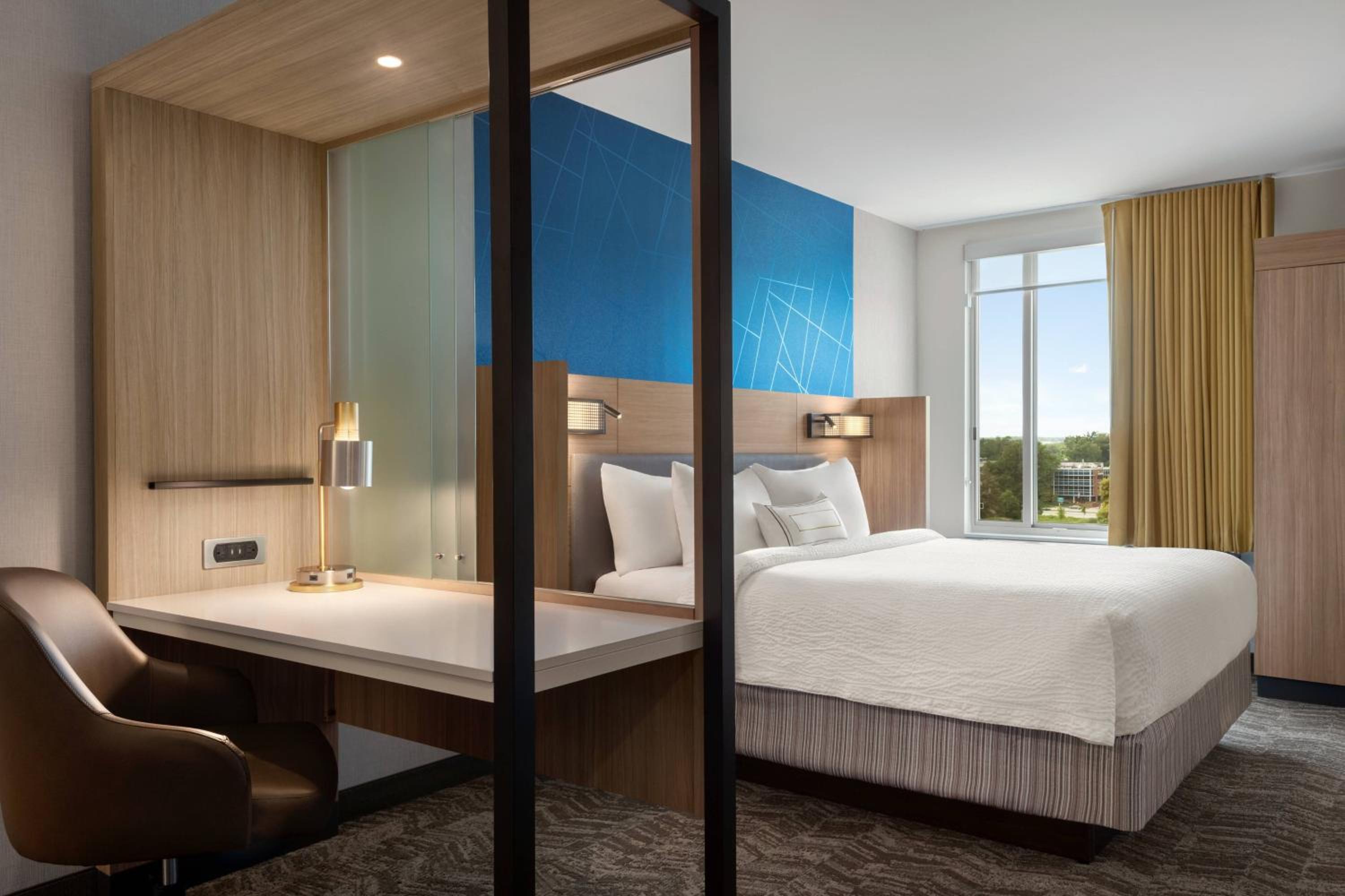 King Suite with Sofa Bed and City View - Hearing Accessible photo 2