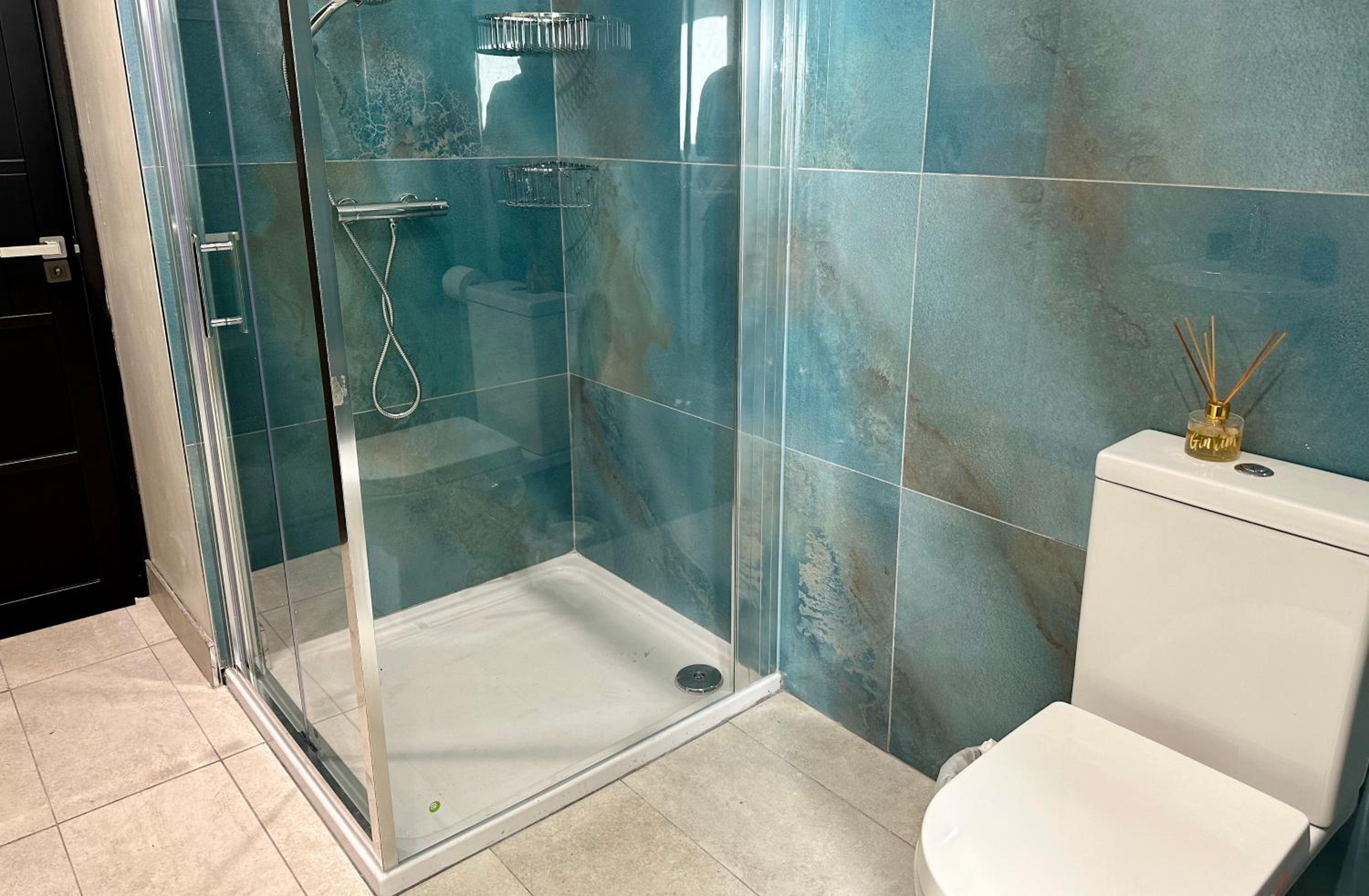Twin Room with Private Bathroom photo 2