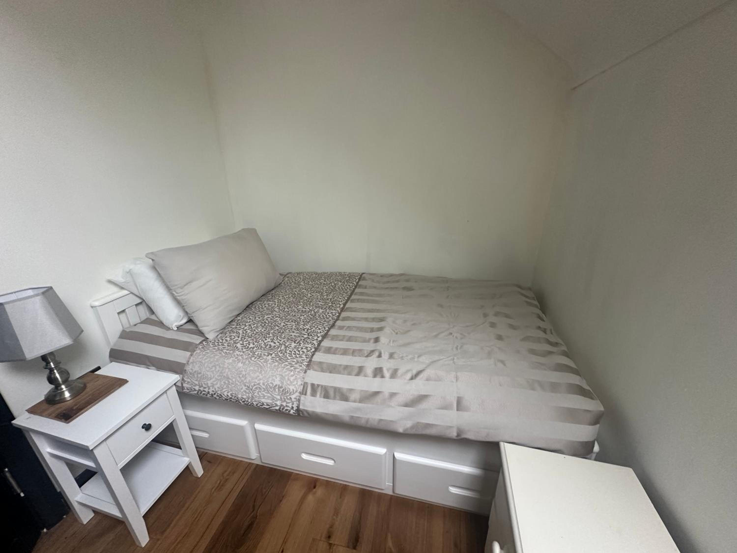 Twin Room with Private Bathroom photo 1