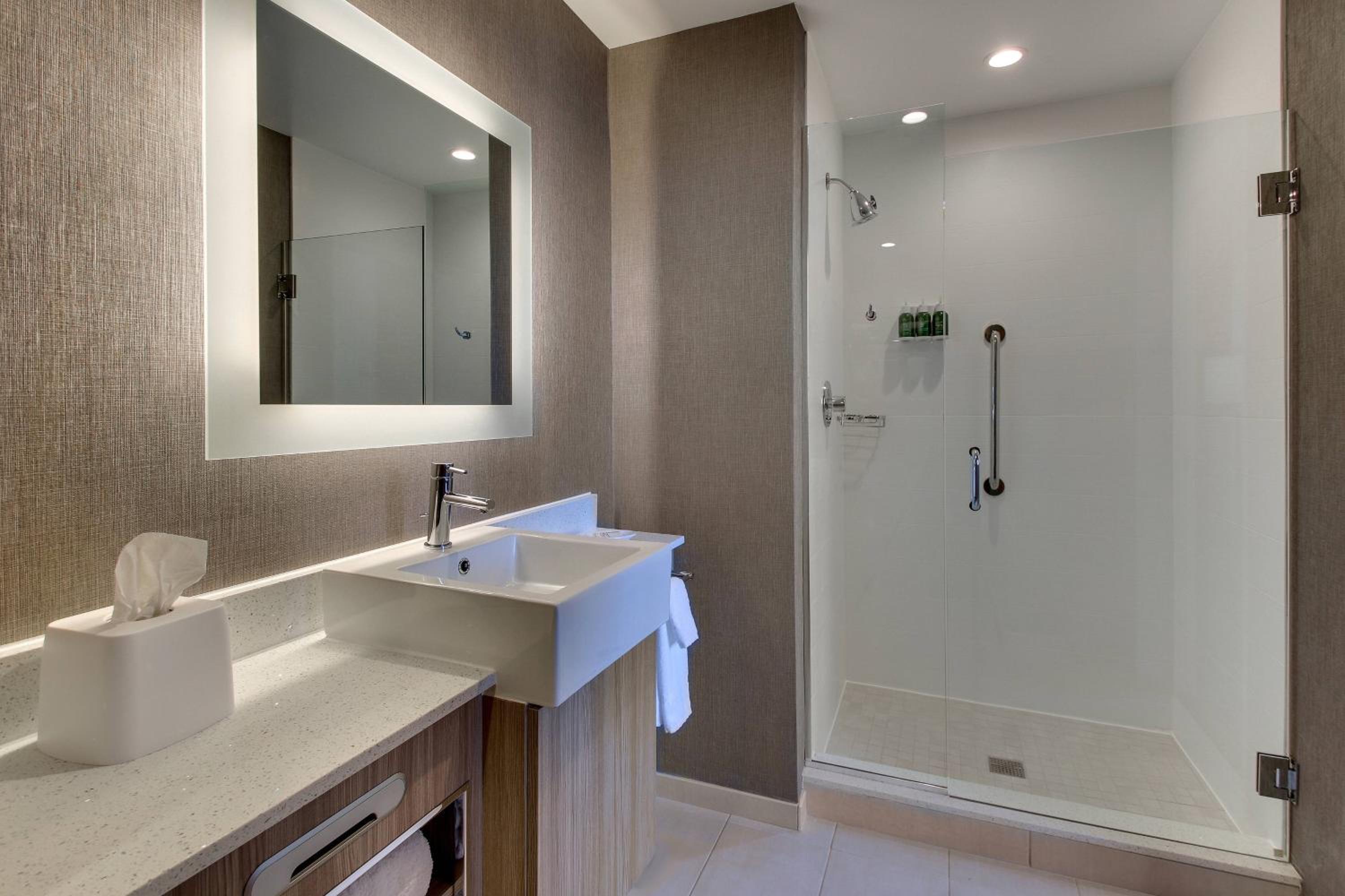 King Suite - Photo 2