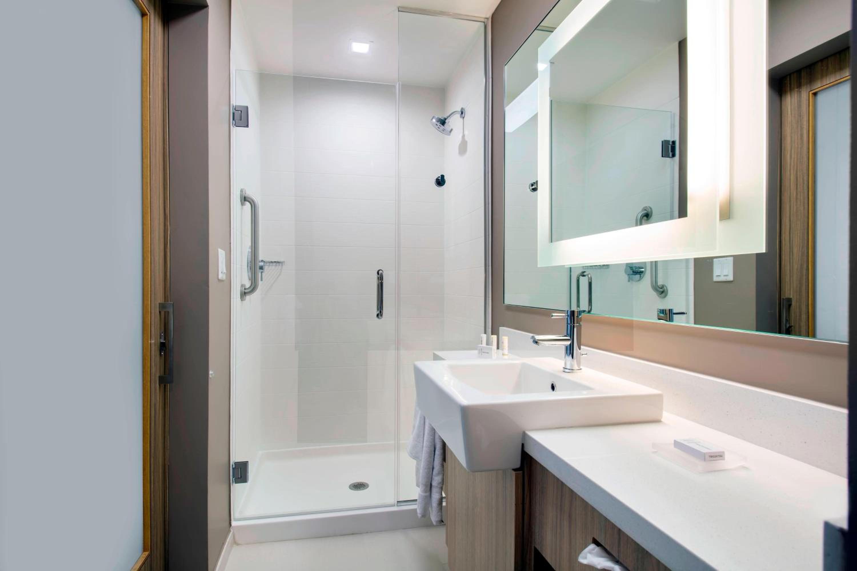 King Suite - Hearing Accessible photo 2
