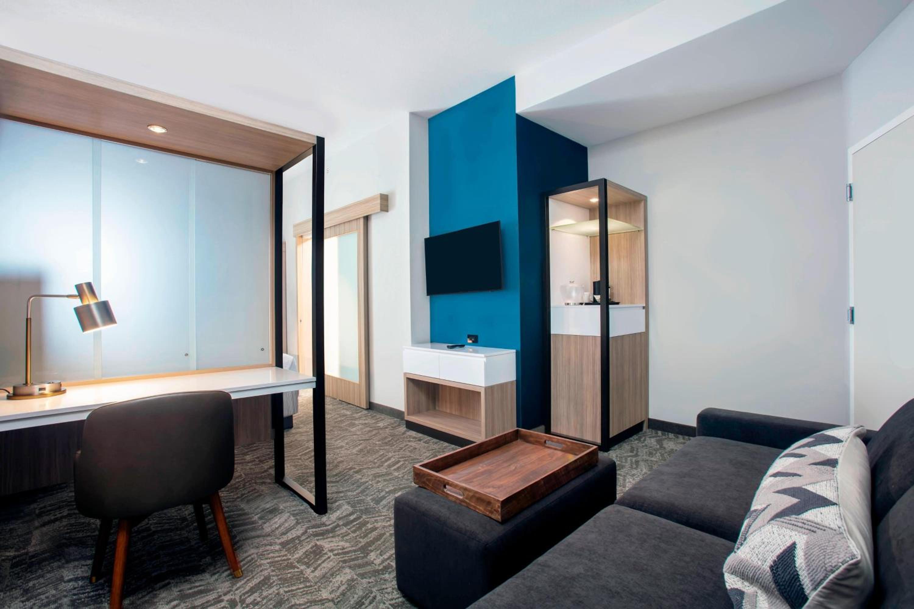 Queen Suite with Tub - Mobility Accessible photo 1