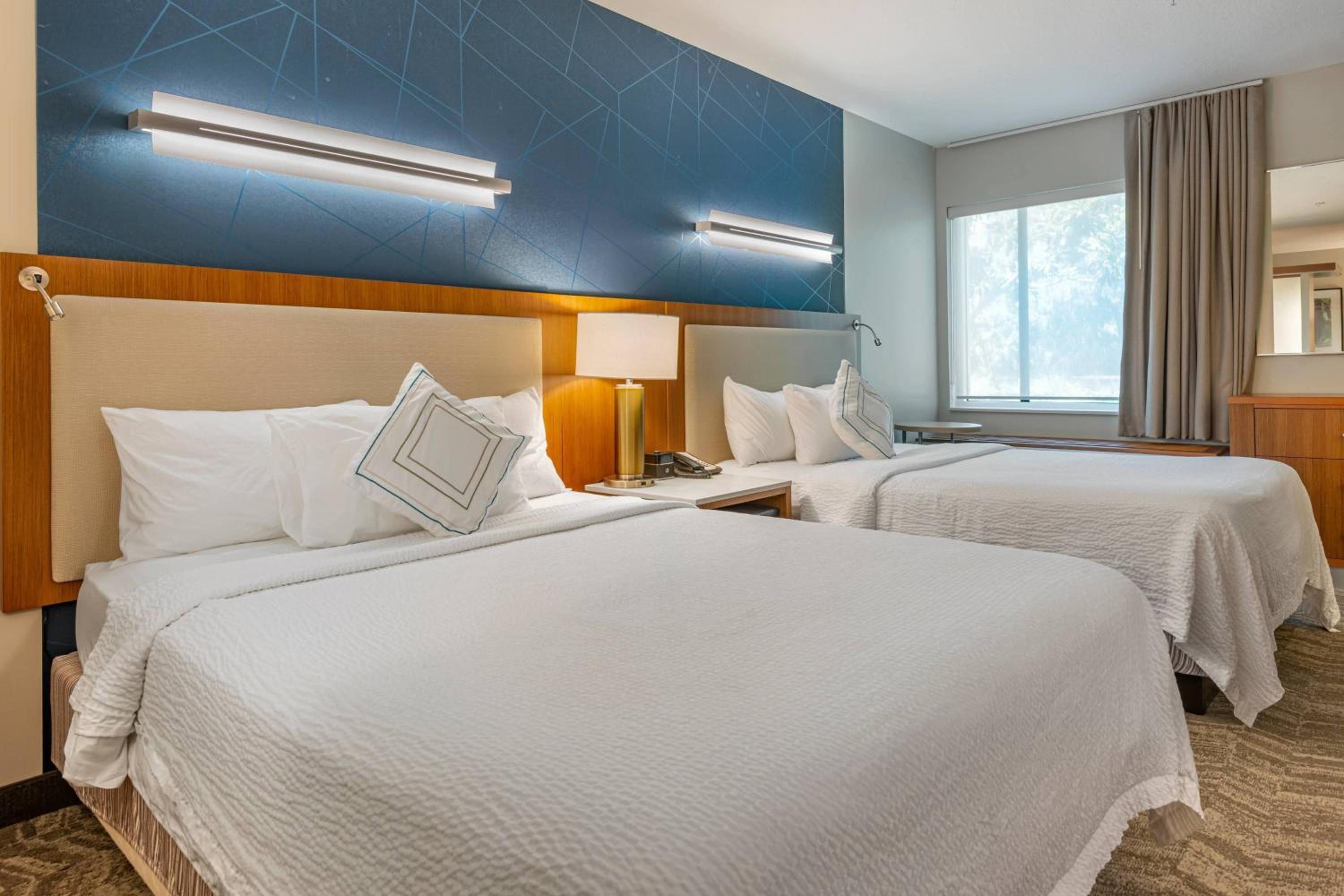 Queen Suite with Two Queen Beds and Trundle Sofa - Photo 10