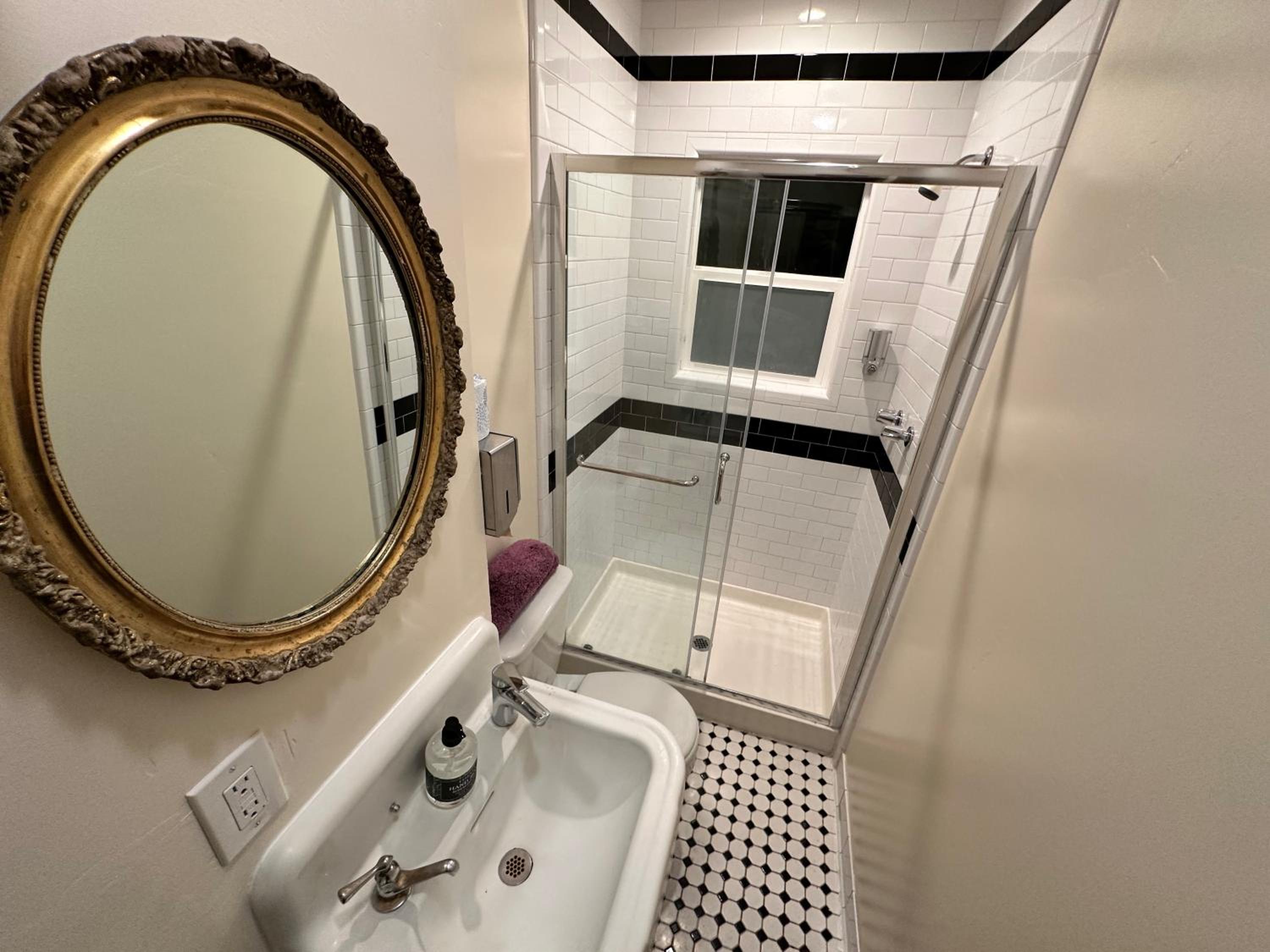 Quadruple Room with Shared Bathroom photo 1