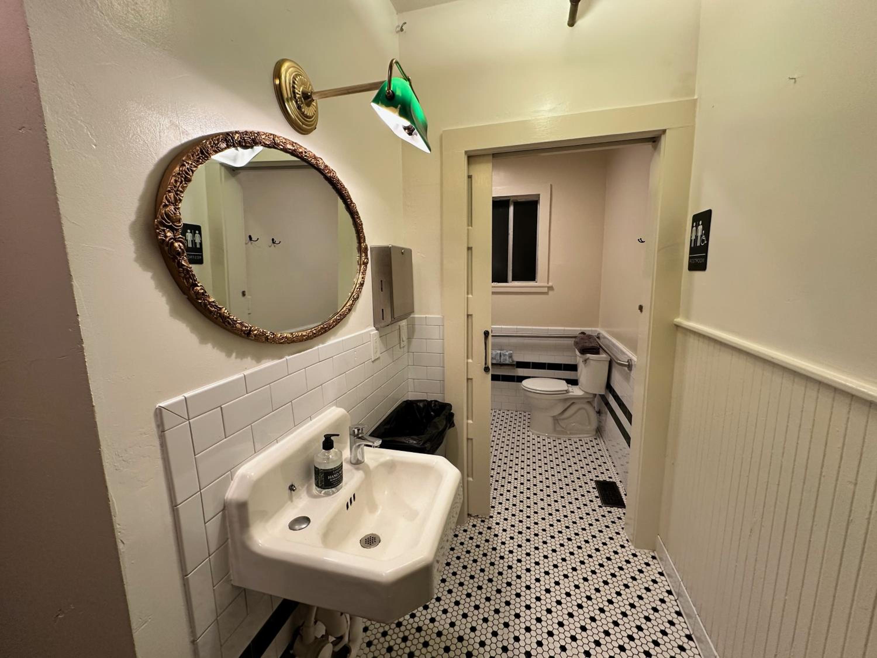 Double Room with Shared Bathroom photo 1