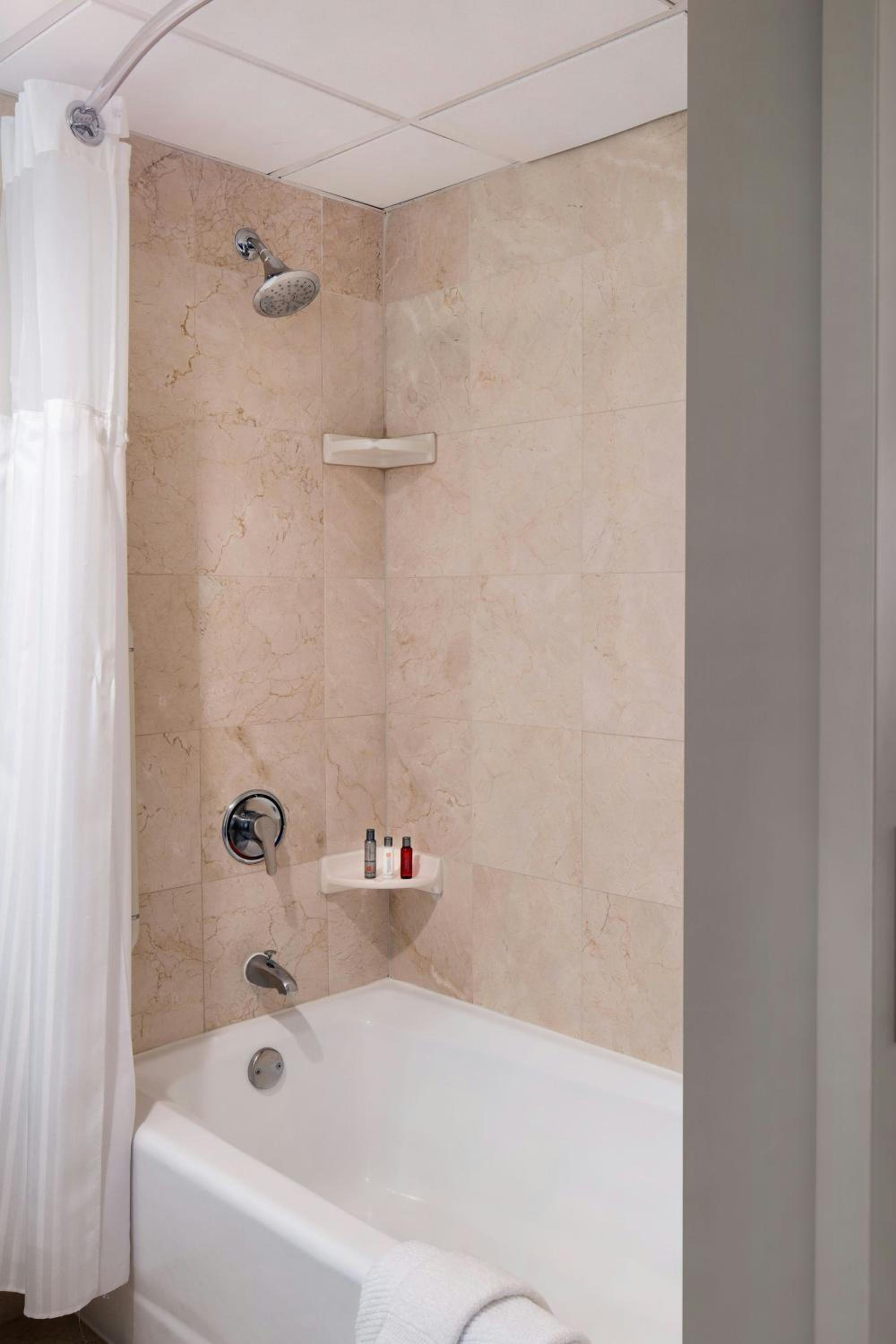 Double Room with Balcony - Photo 3
