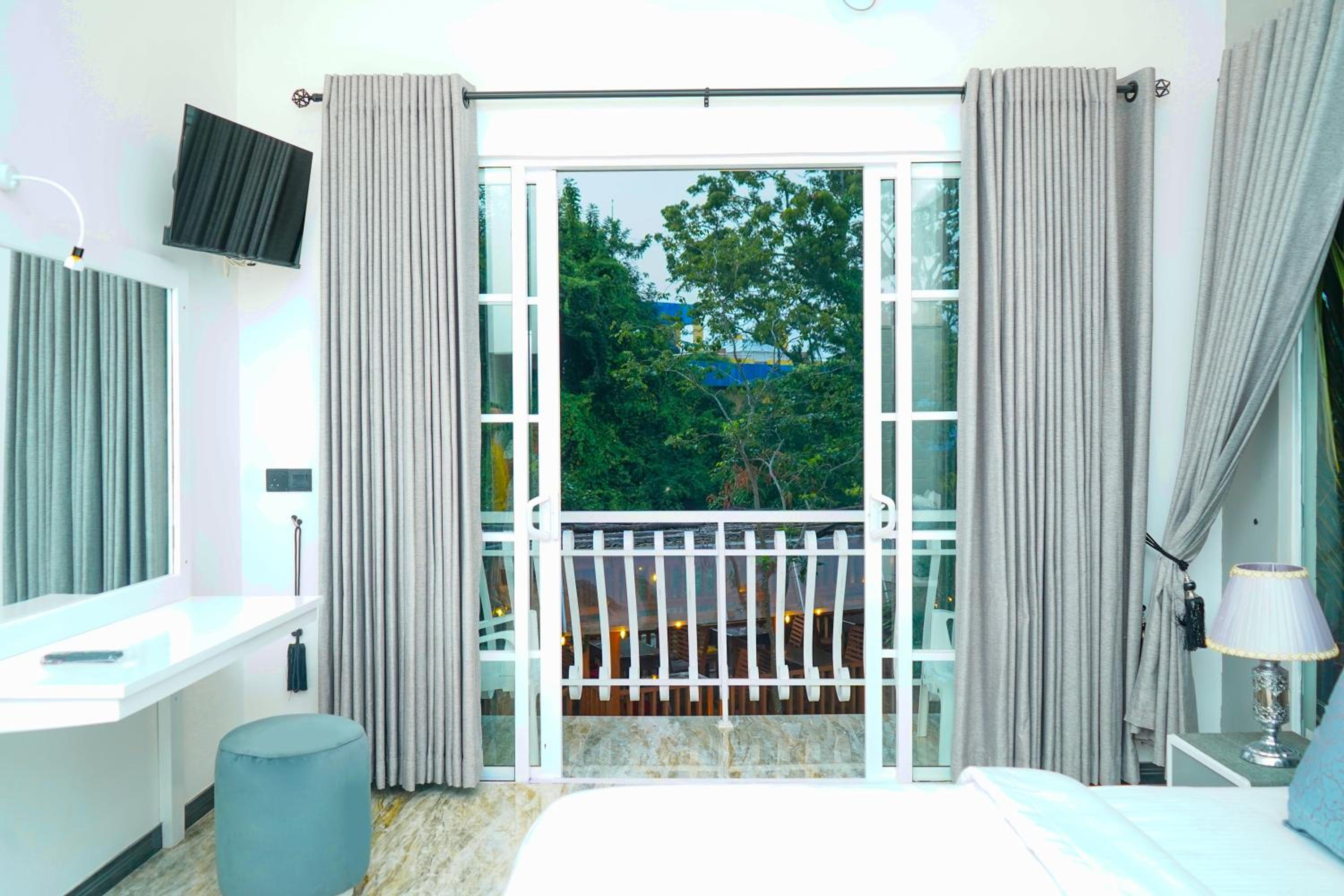 King Room with Balcony
