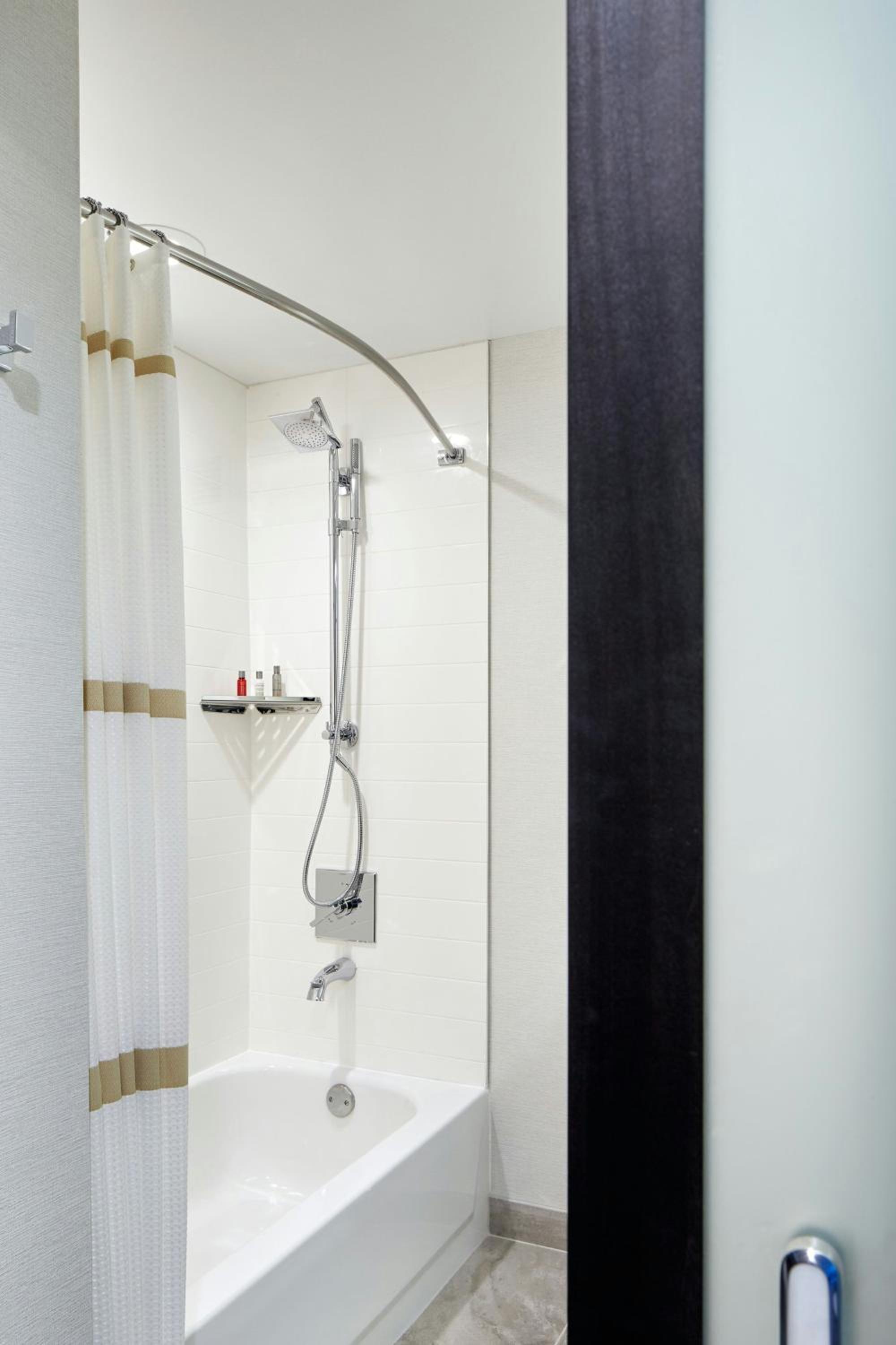King Room - Hearing Accessible - Photo 5