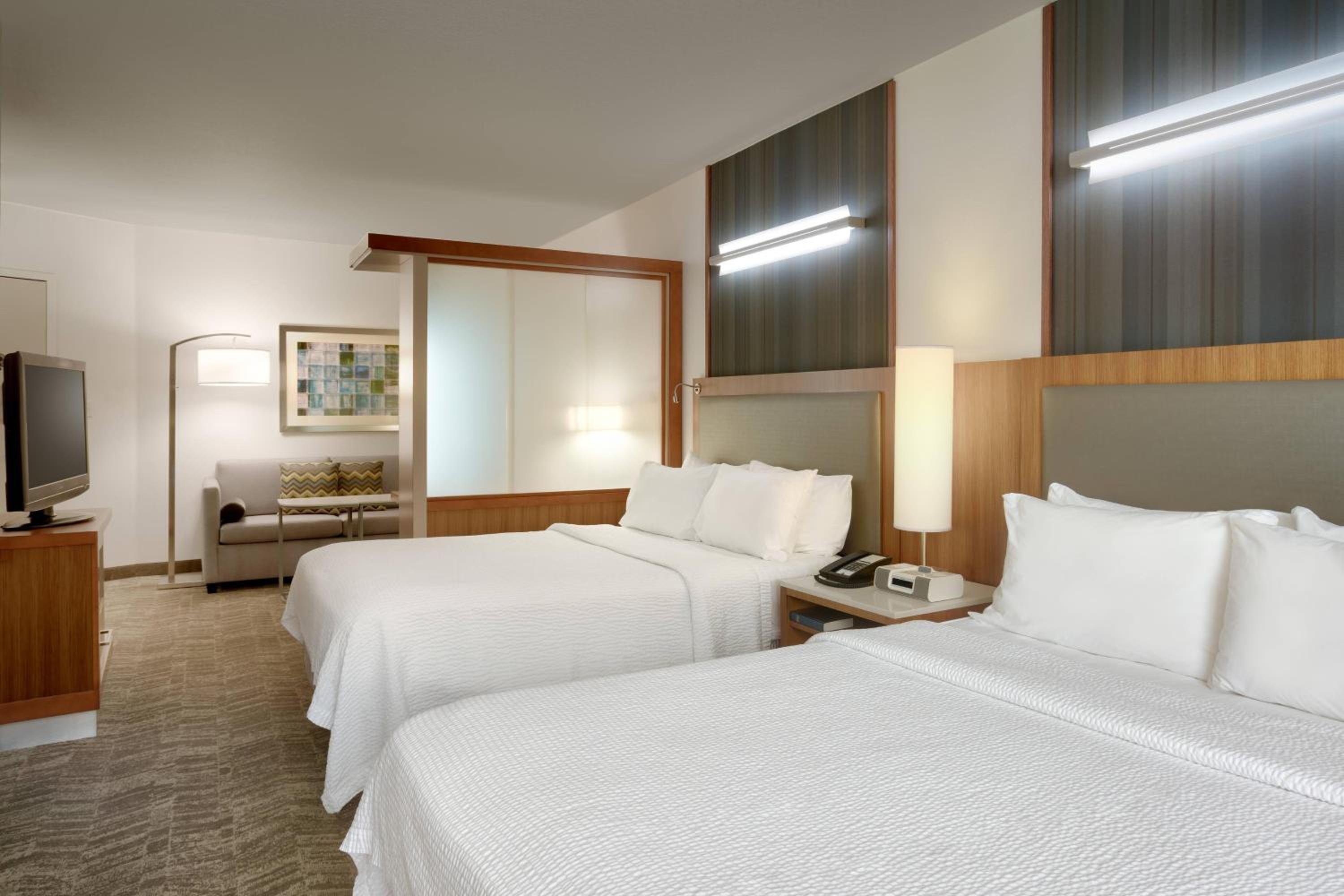 Queen Suite with Two Queen Beds and Sofa Bed - Photo 2