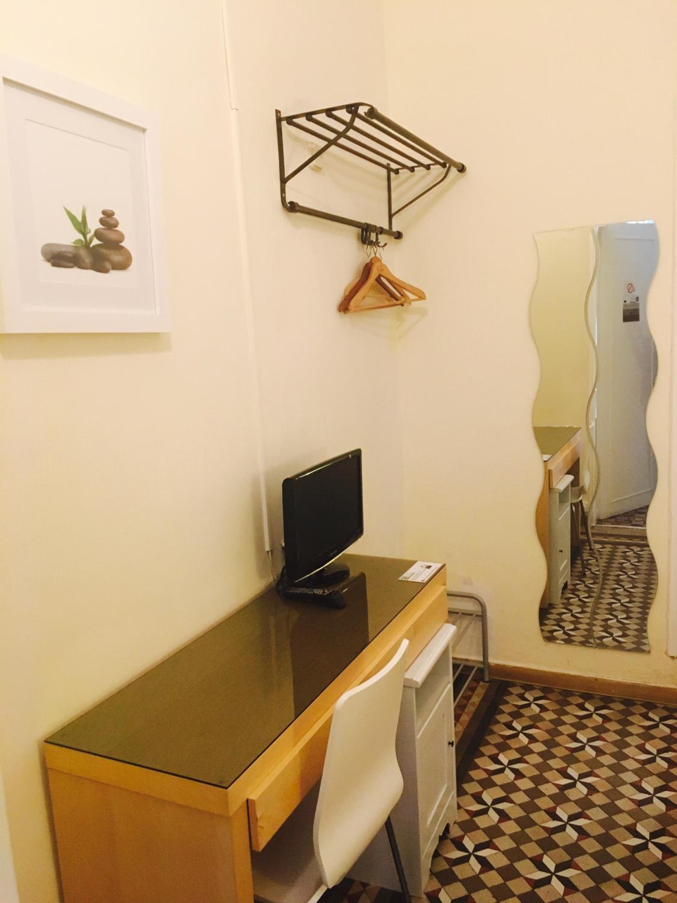 Standard Single Room with Private Bathroom photo 3
