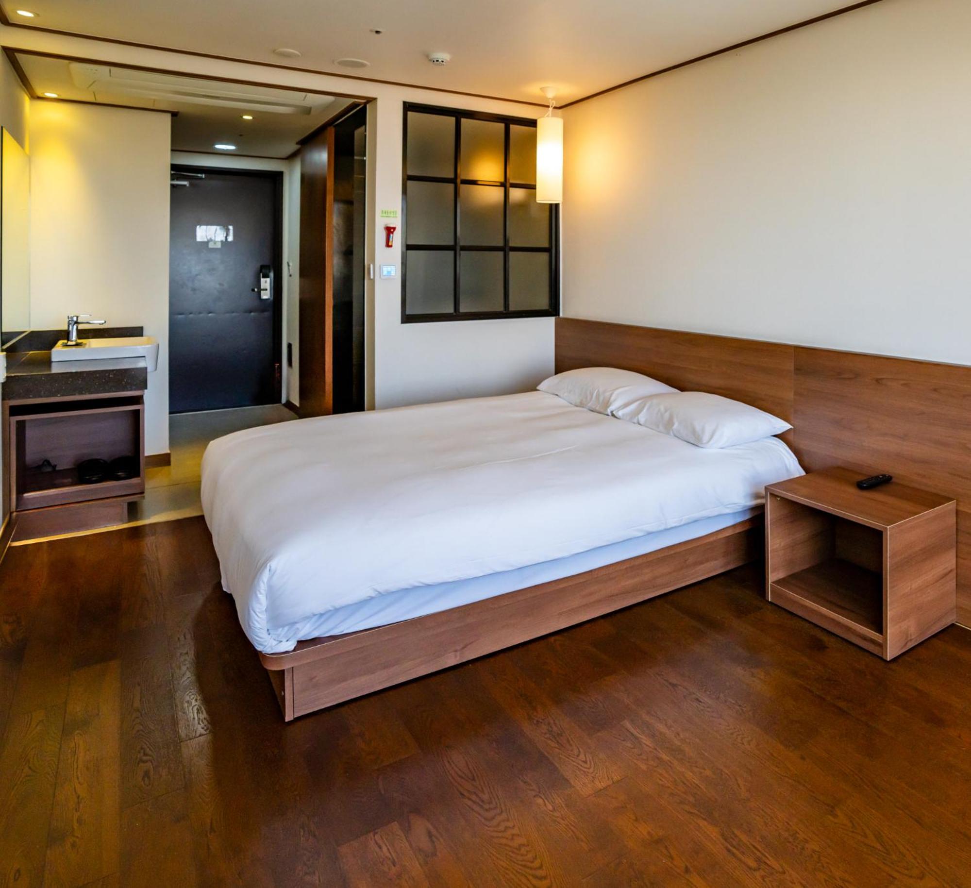 Deluxe Double Room with Sea View - Photo 7