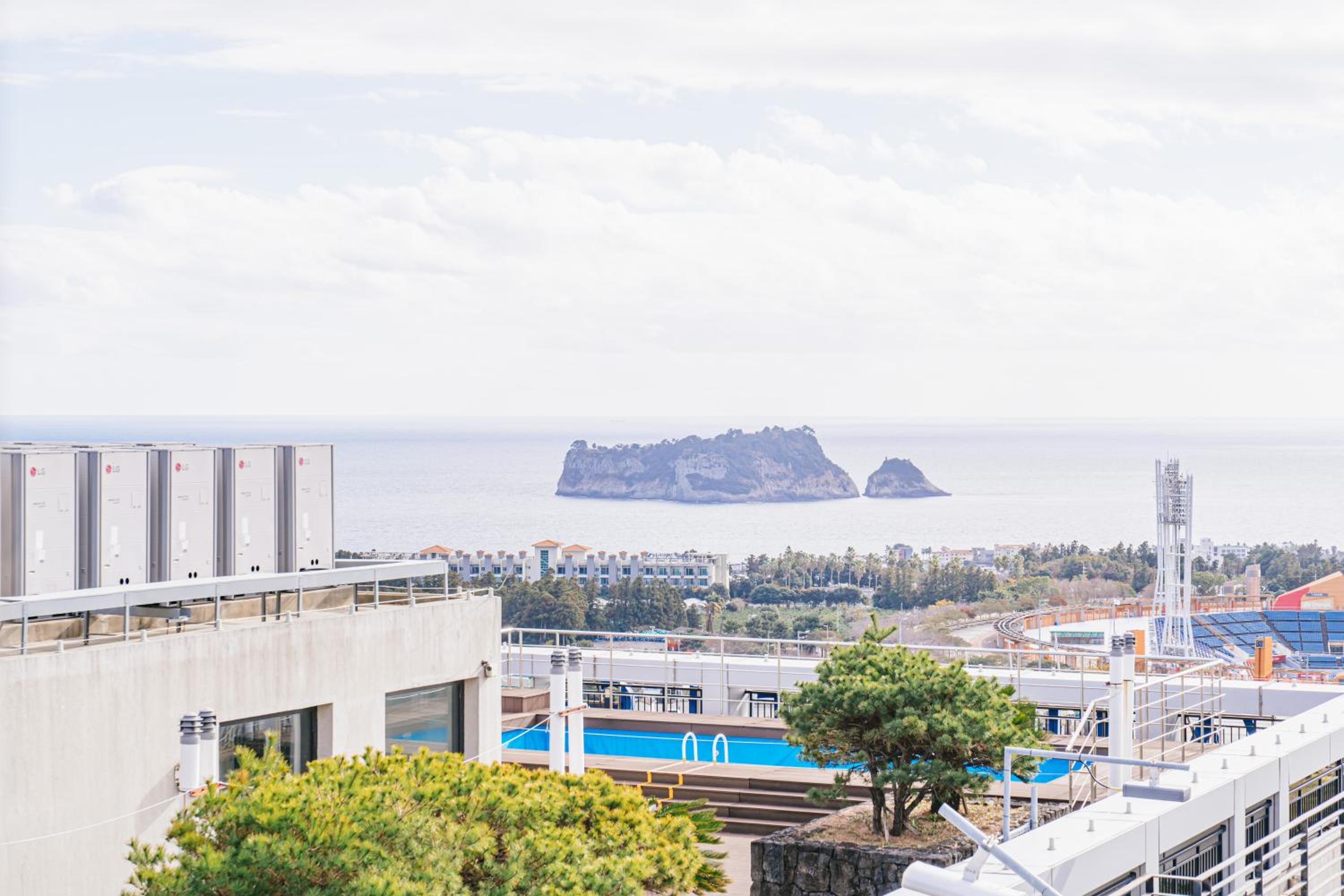 Deluxe Double Room with Sea View - Photo 11