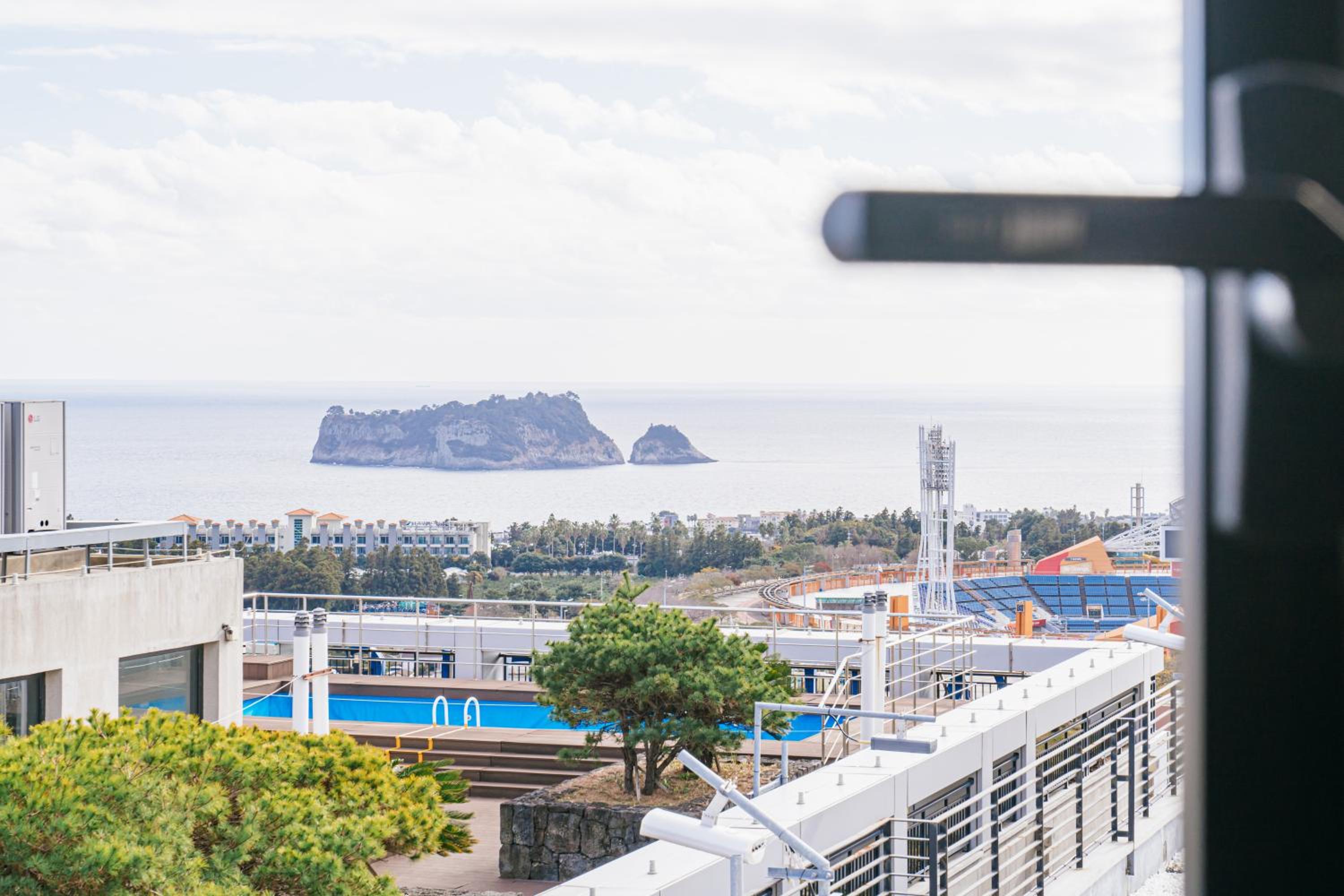 Deluxe Double Room with Sea View - Photo 14
